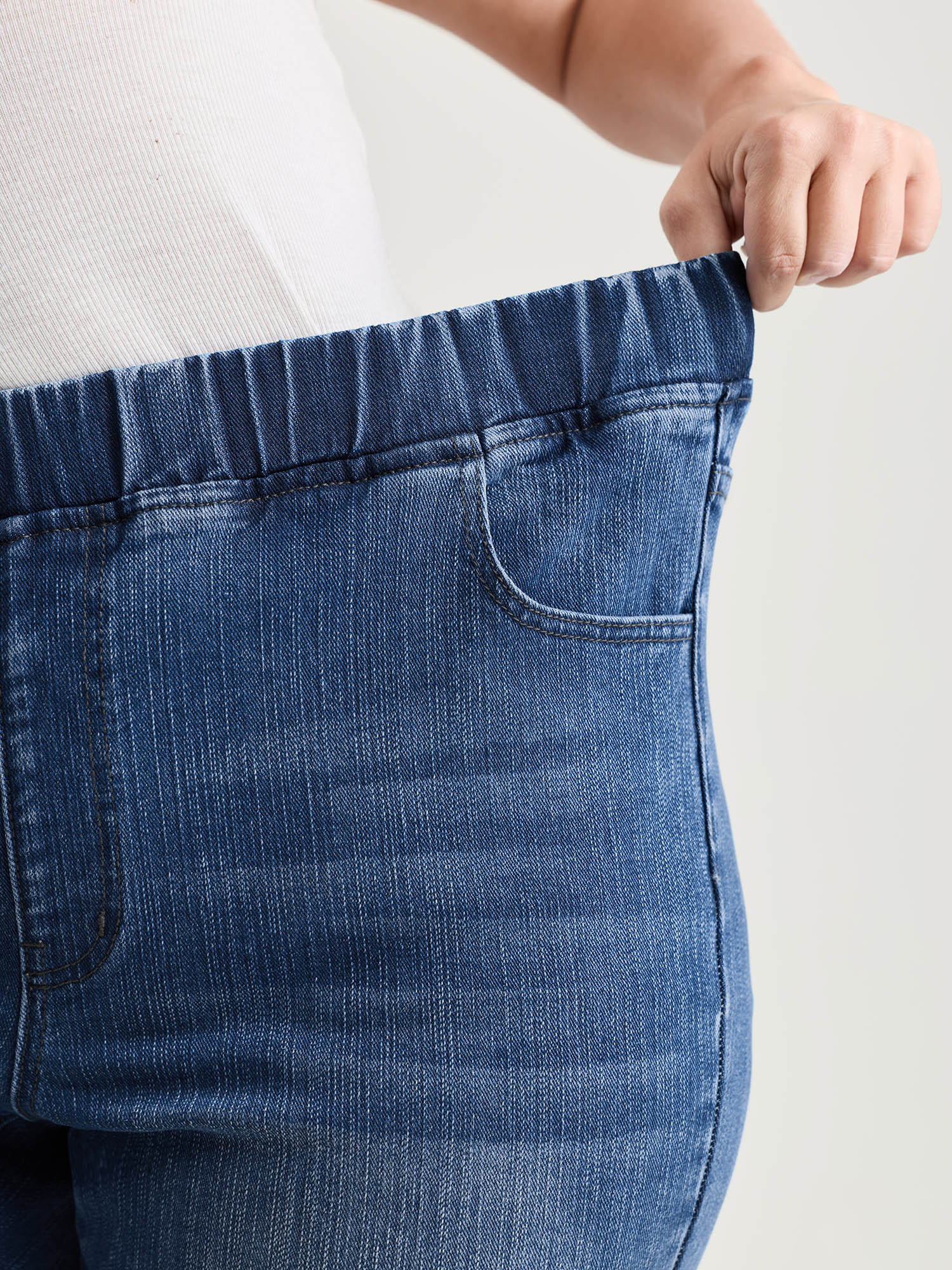 Stretchy Pull-On High Waist Pockets Denim Shorts - Image 5