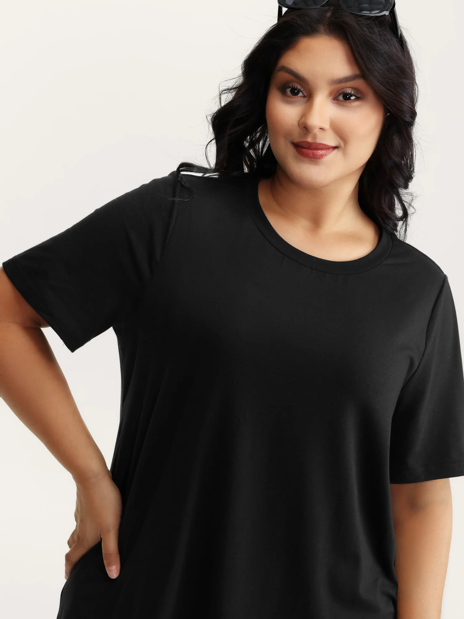 Stretchy Round Neck Solid T-Shirt - Image 10