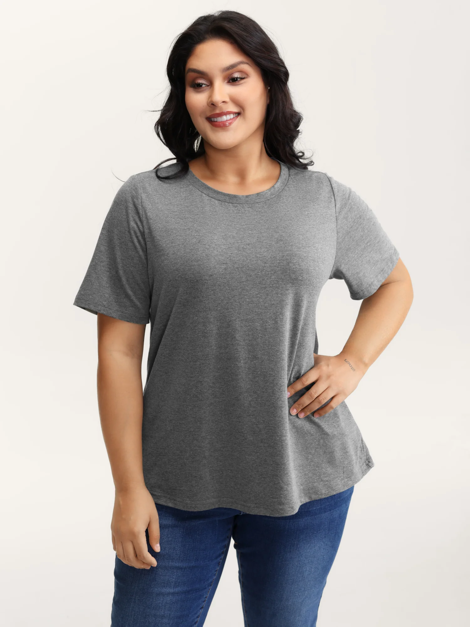Stretchy Round Neck Solid T-Shirt - Image 18