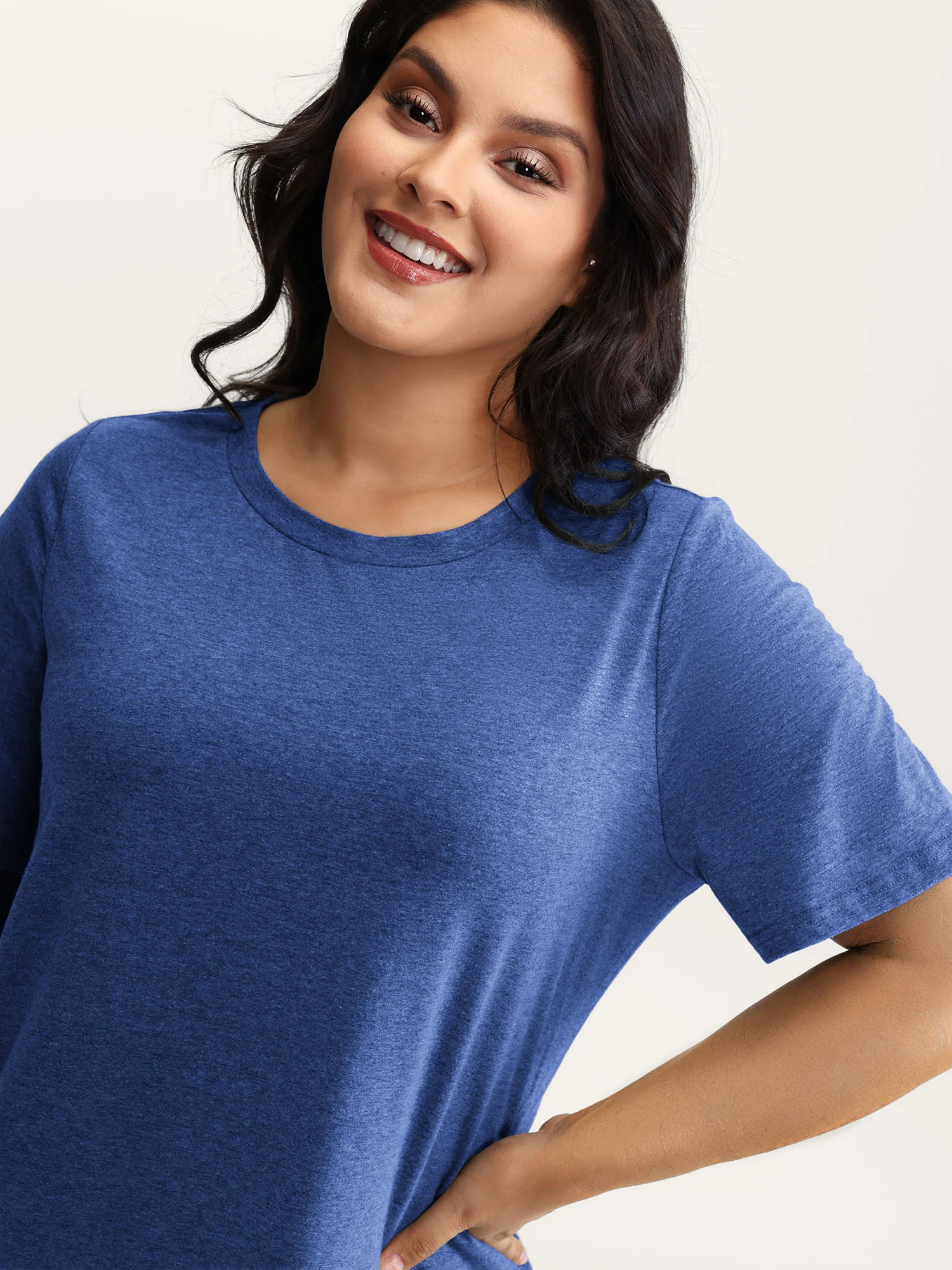 Stretchy Round Neck Solid T-Shirt - Image 5
