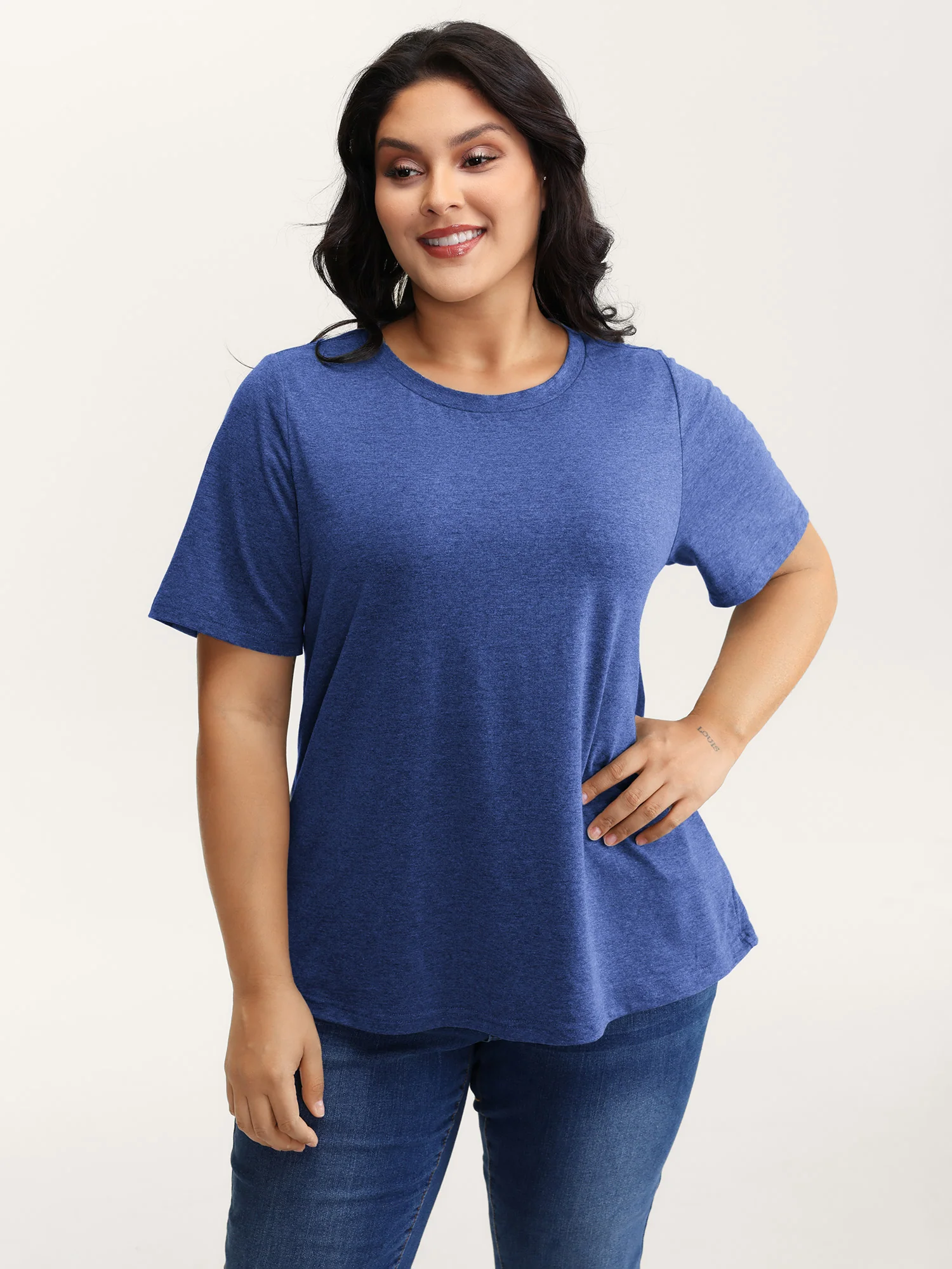 Stretchy Round Neck Solid T-Shirt - Image 6