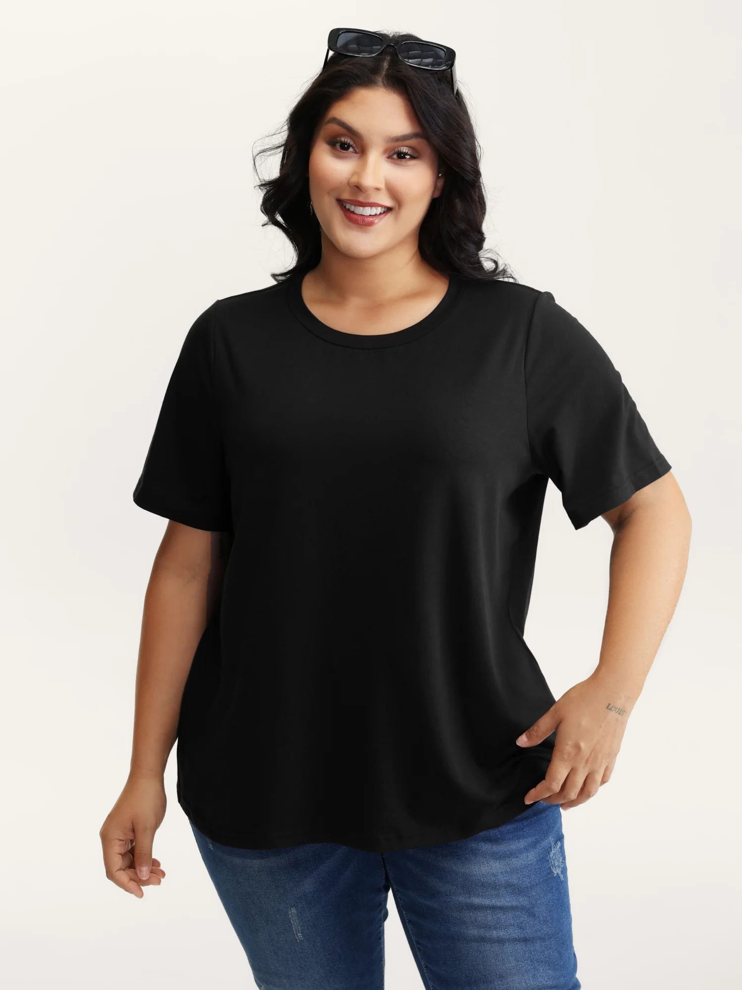 Stretchy Round Neck Solid T-Shirt - Image 9