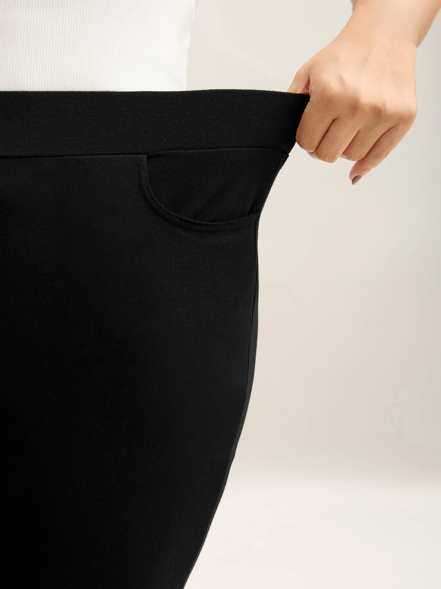 Stretchy Ruffled Hem Cropped Pants - Image 3