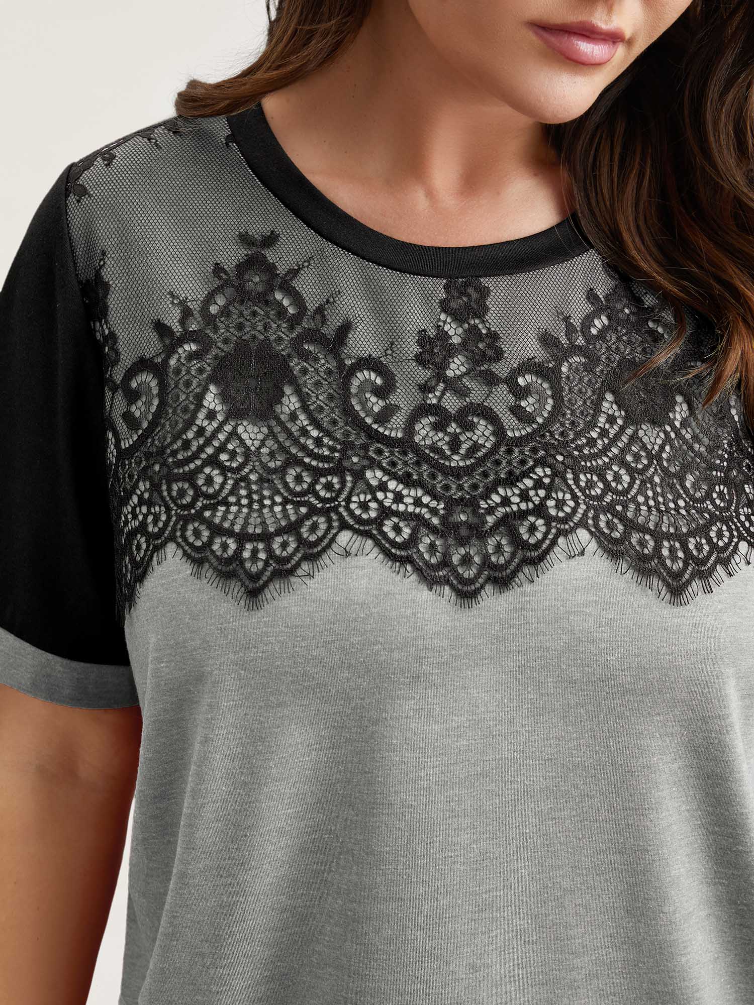 Stretchy Scalloped Lace Color Contrast T-Shirt - Image 20