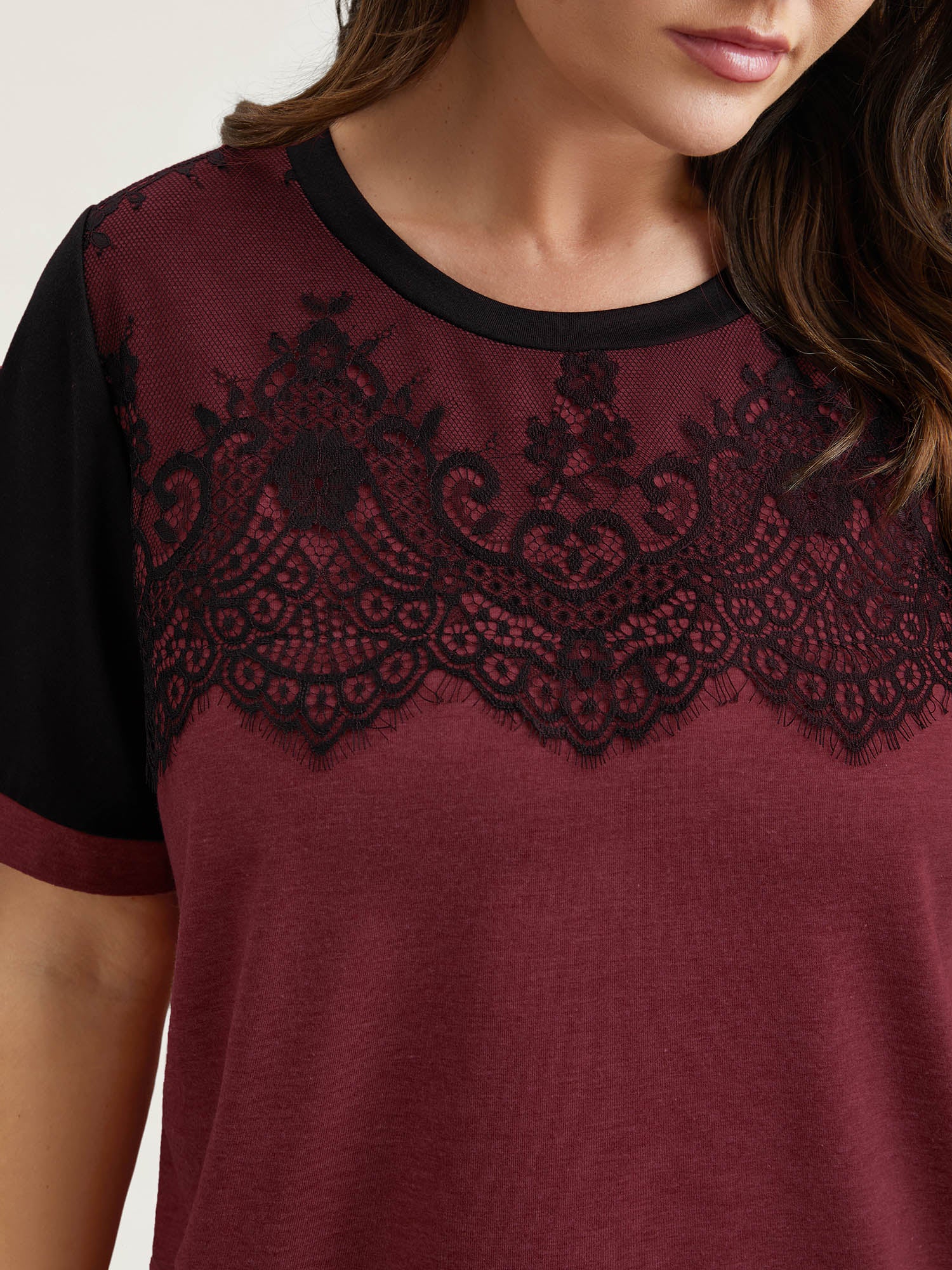 Stretchy Scalloped Lace Color Contrast T-Shirt - Image 5