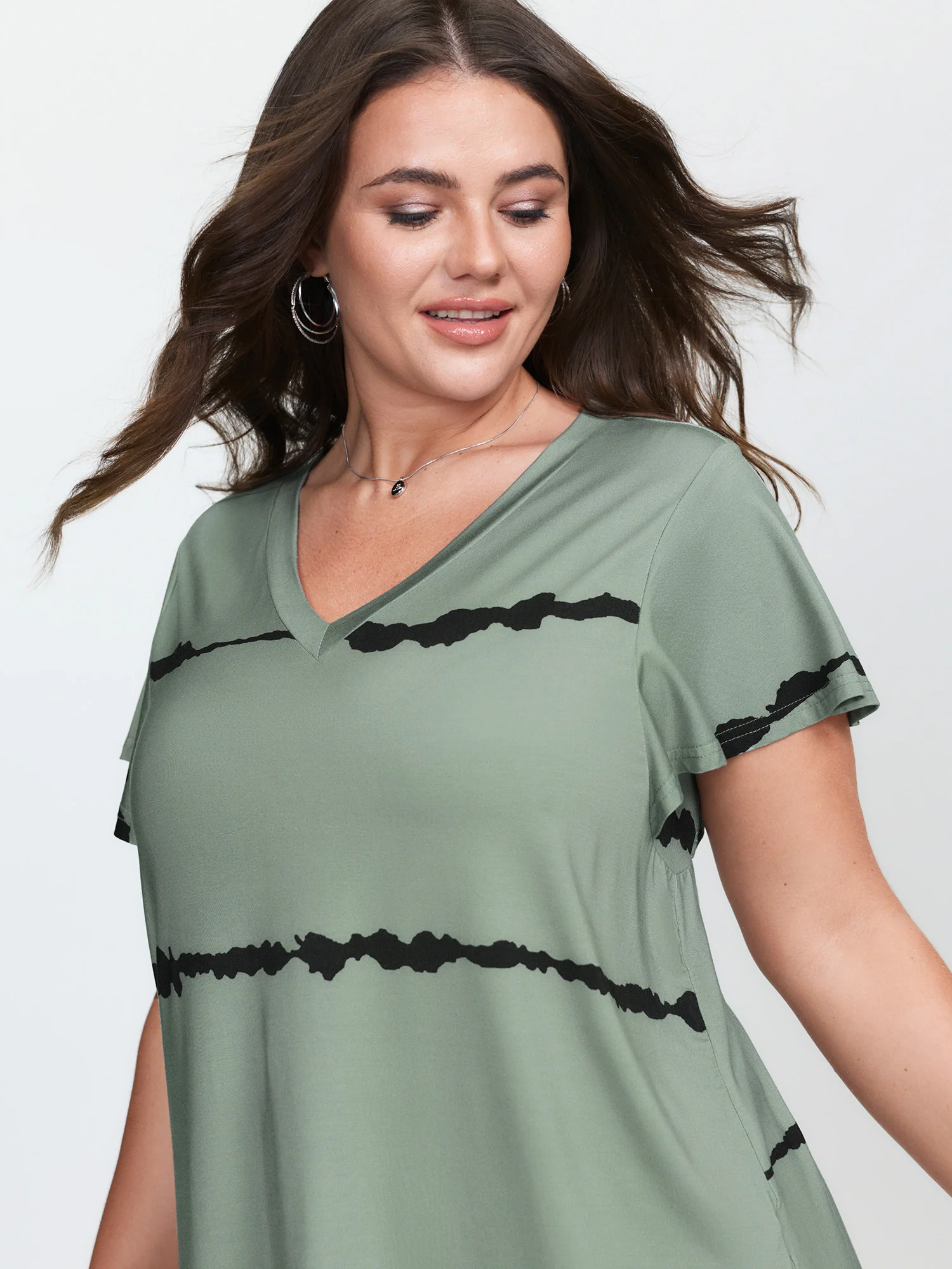 Stretchy Scribble Pattern V-Neck T-Shirt - Image 2