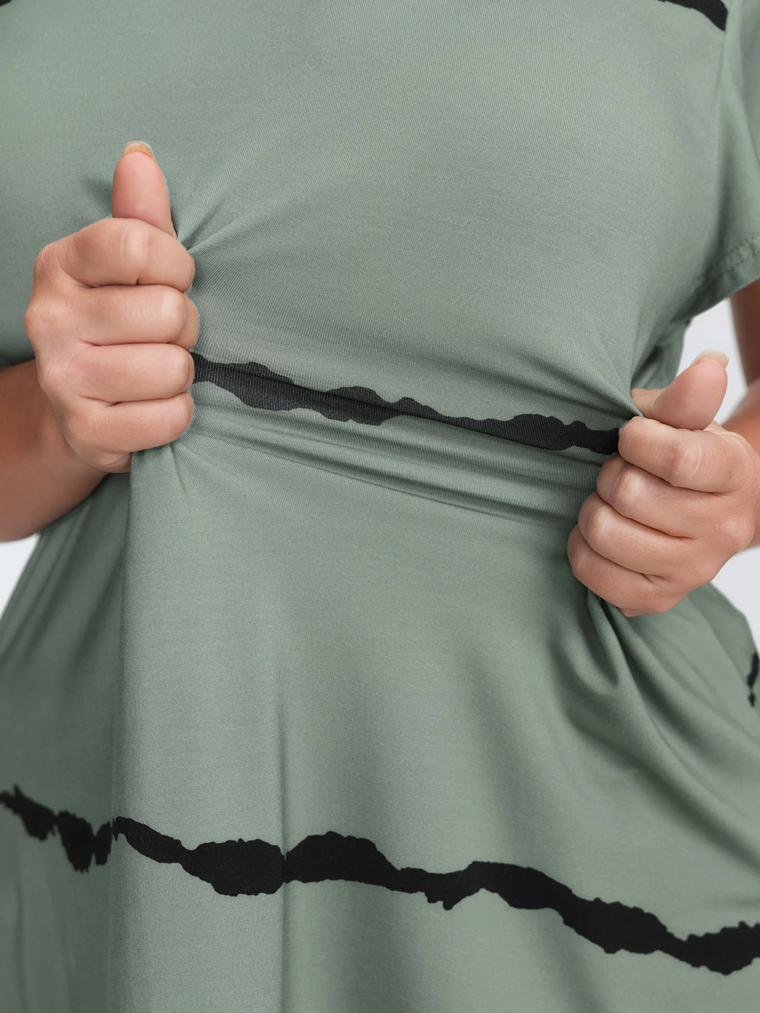 Stretchy Scribble Pattern V-Neck T-Shirt - Image 4
