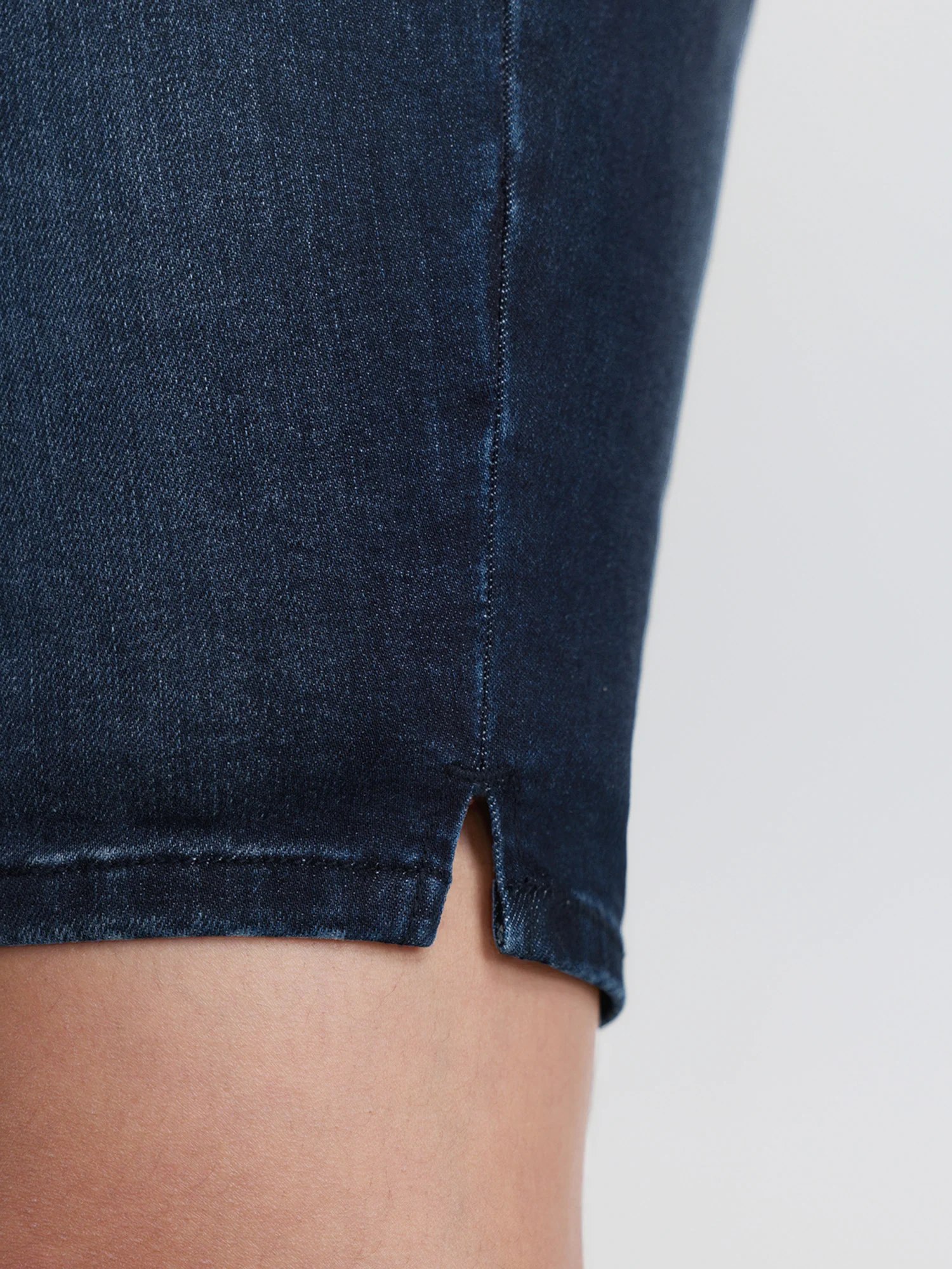 Stretchy Skinny-Fit Denim Shorts - Image 4