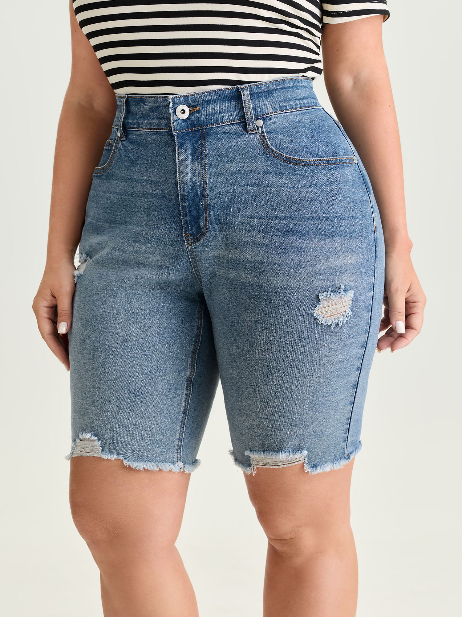 Stretchy Skinny-Fit Raw Hem Denim Shorts - Image 2