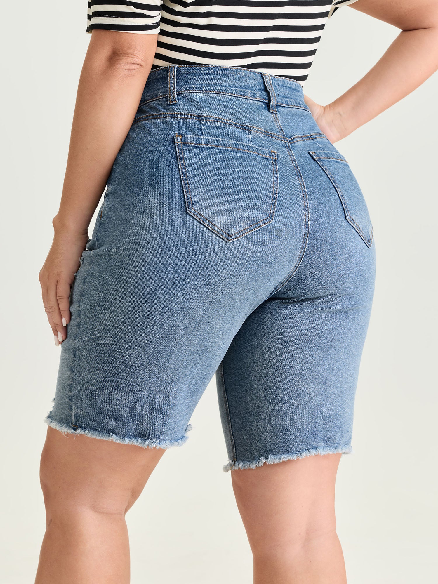 Stretchy Skinny-Fit Raw Hem Denim Shorts - Image 6
