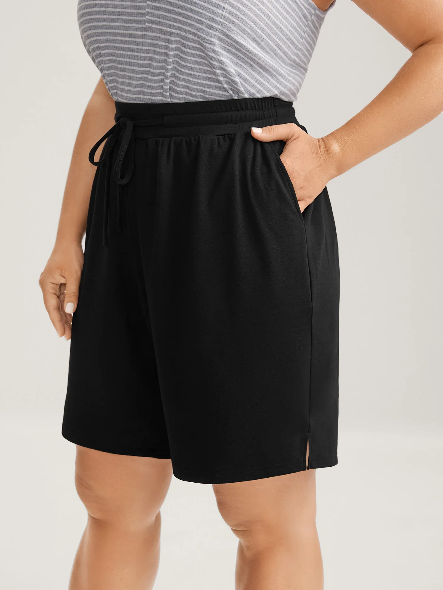 Stretchy Slit Drawstring Straight-Leg Shorts - Image 2