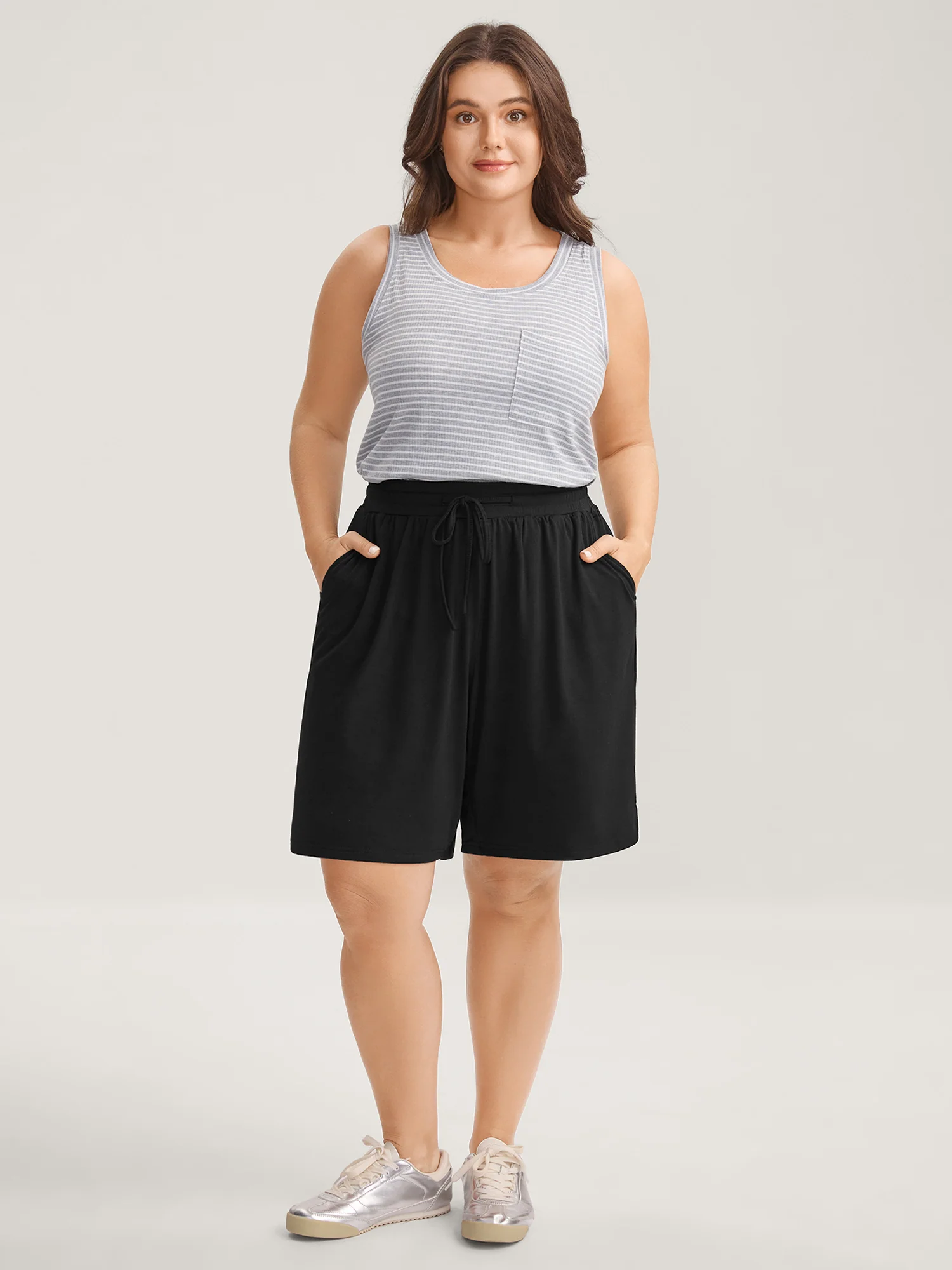 Stretchy Slit Drawstring Straight-Leg Shorts - Image 3