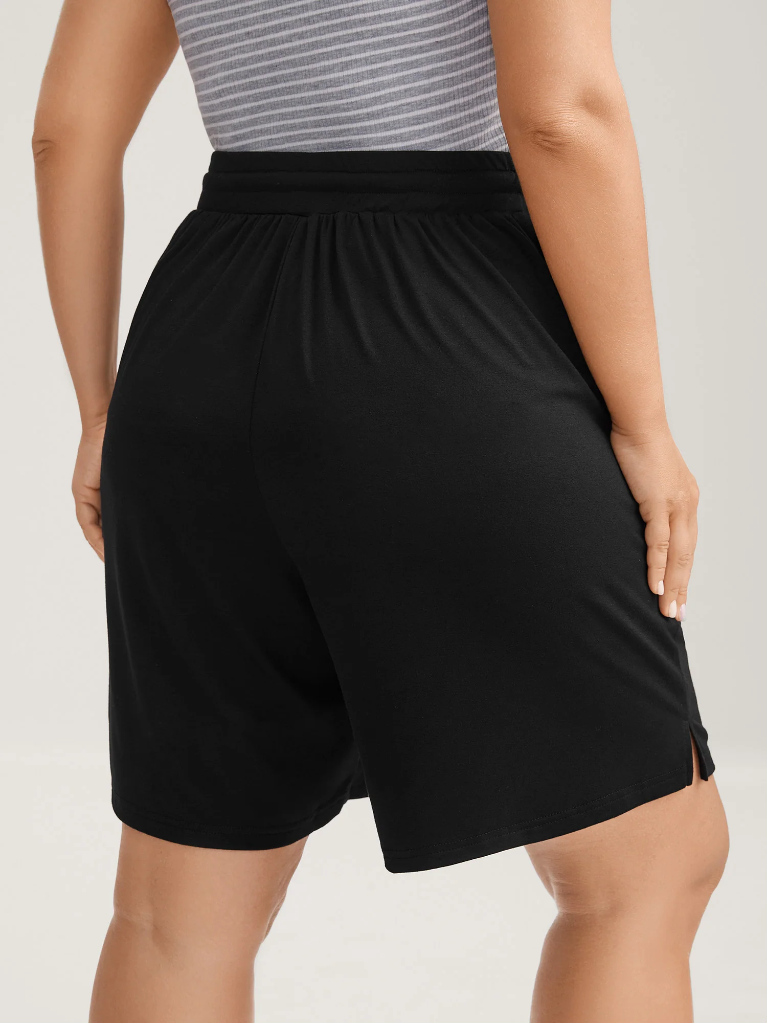 Stretchy Slit Drawstring Straight-Leg Shorts - Image 5