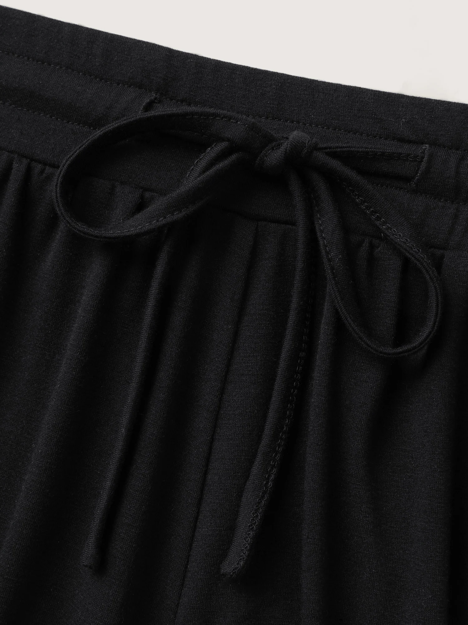 Stretchy Slit Drawstring Straight-Leg Shorts - Image 7