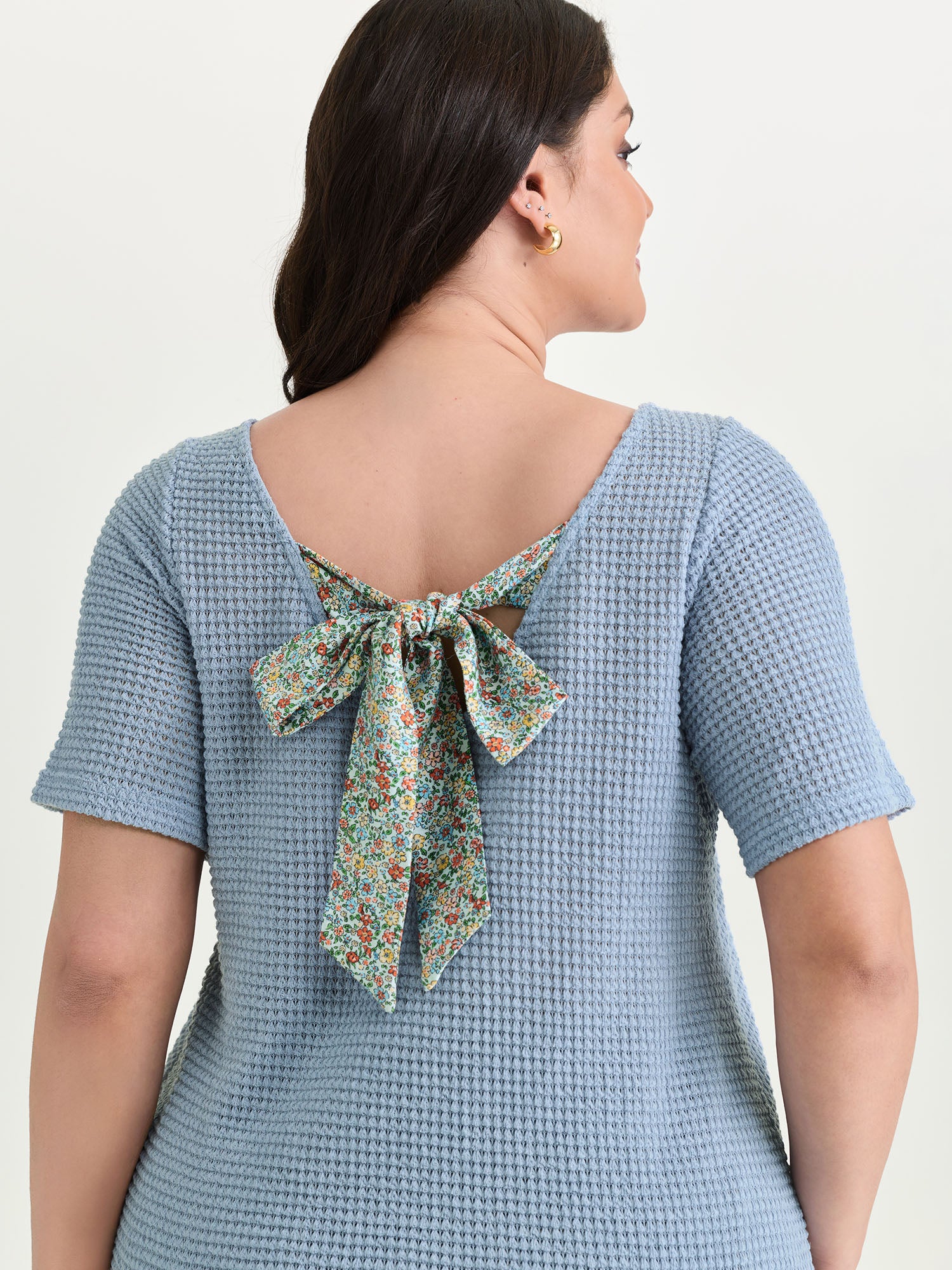 Stretchy Textured Round Neck Plain T-Shirt - Image 5