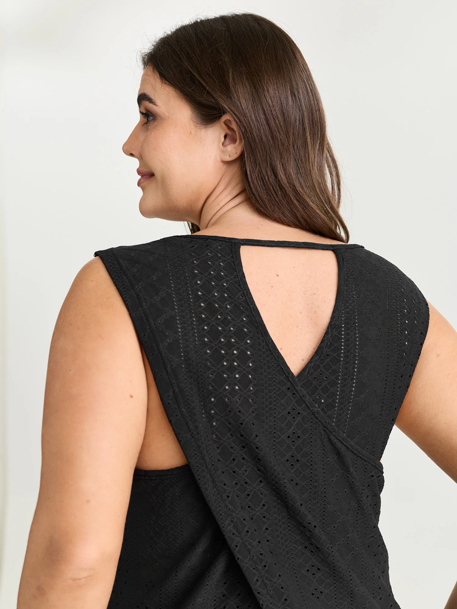 Stretchy Textured Round Neck Tank Top - Image 5