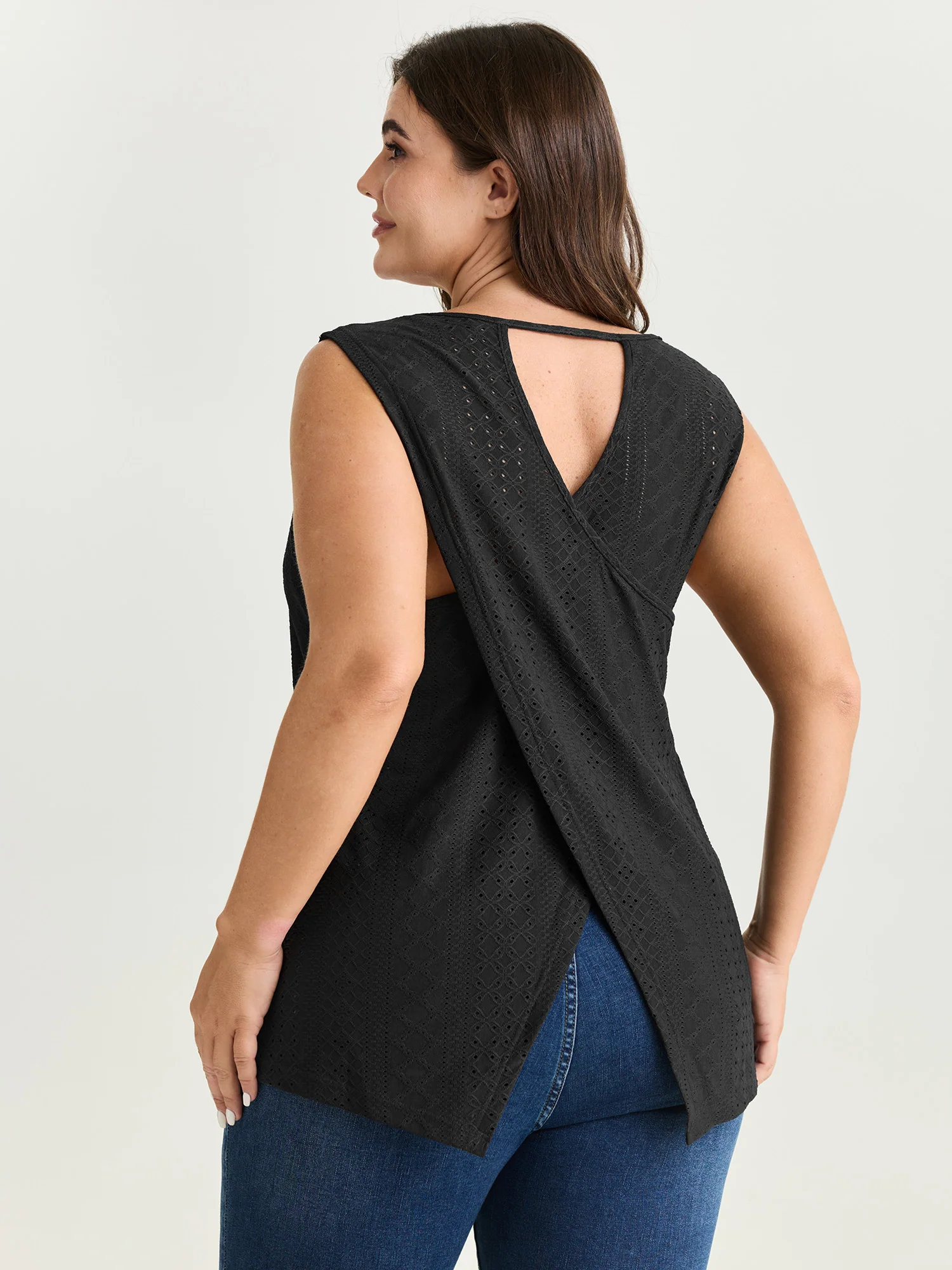 Stretchy Textured Round Neck Tank Top - Image 6