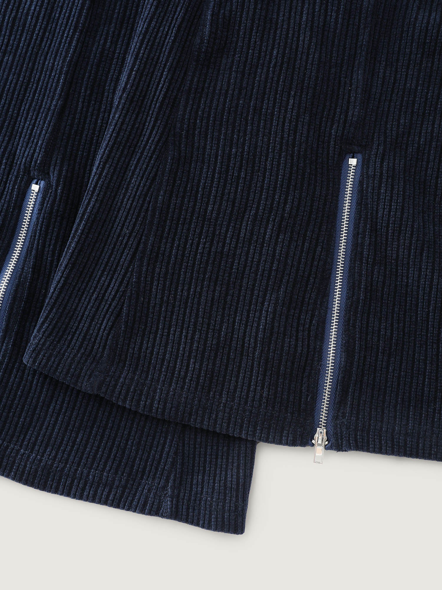 Stretchy Textured Slit Hem Zipper Detail Pants - Image 6