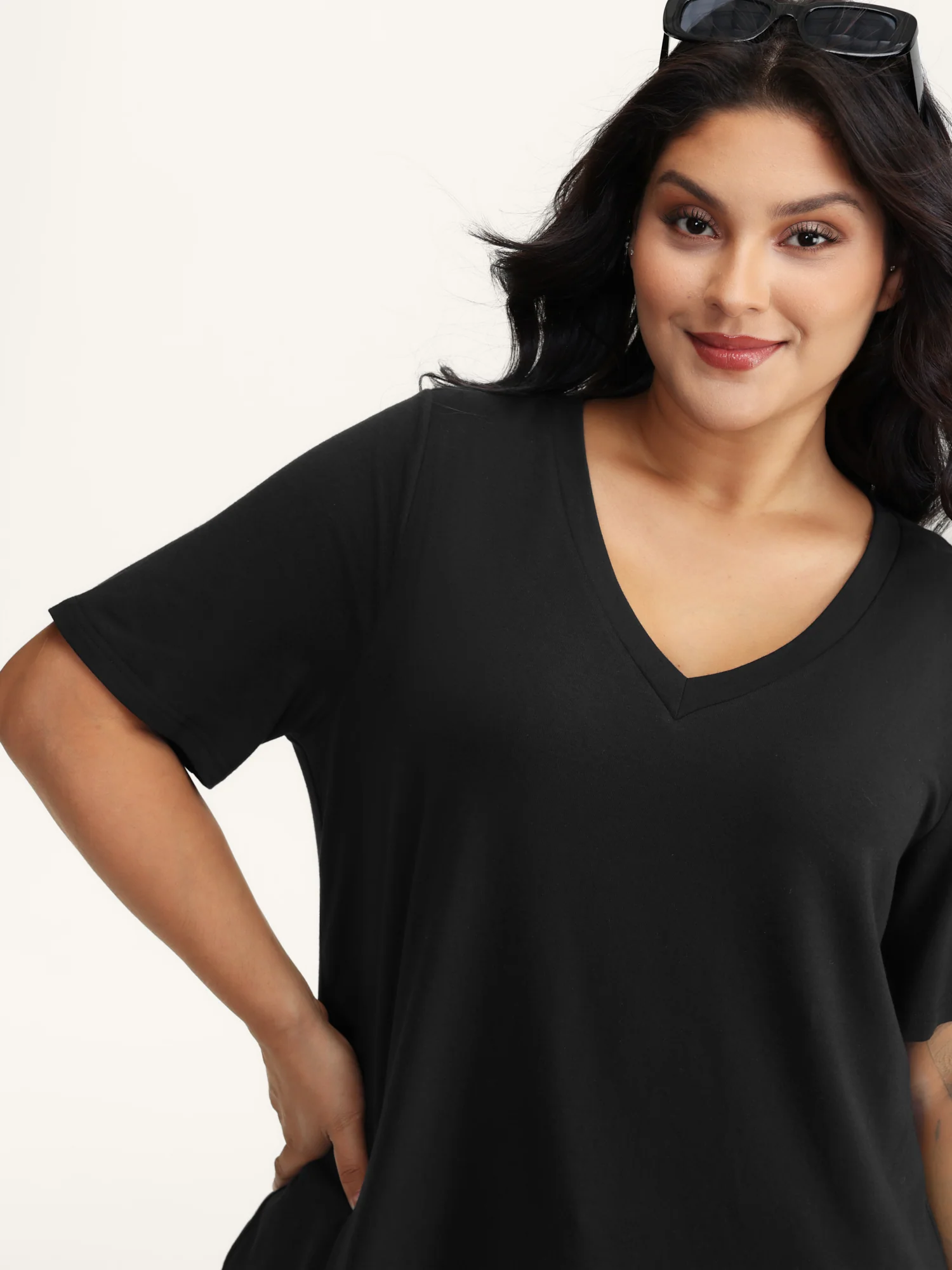 Stretchy V-Neck Solid T-Shirt - Image 6