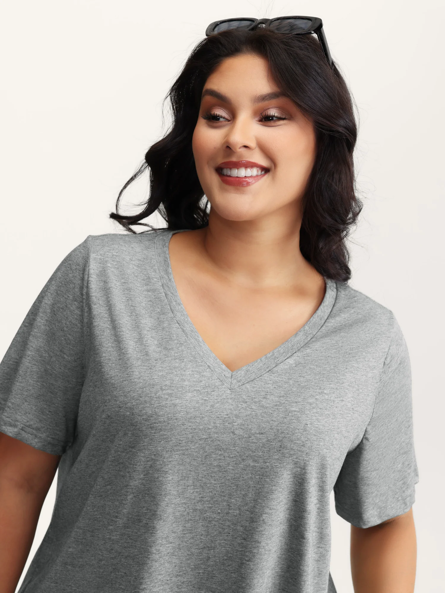 Stretchy V-Neck Solid T-Shirt - Image 9