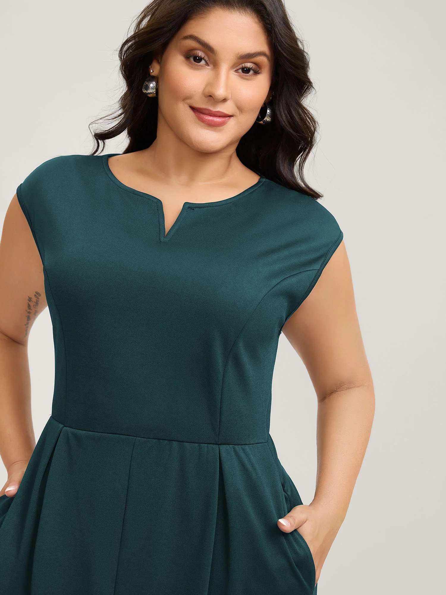 Stretchy Waist Pleated Midi Dress - Image 15