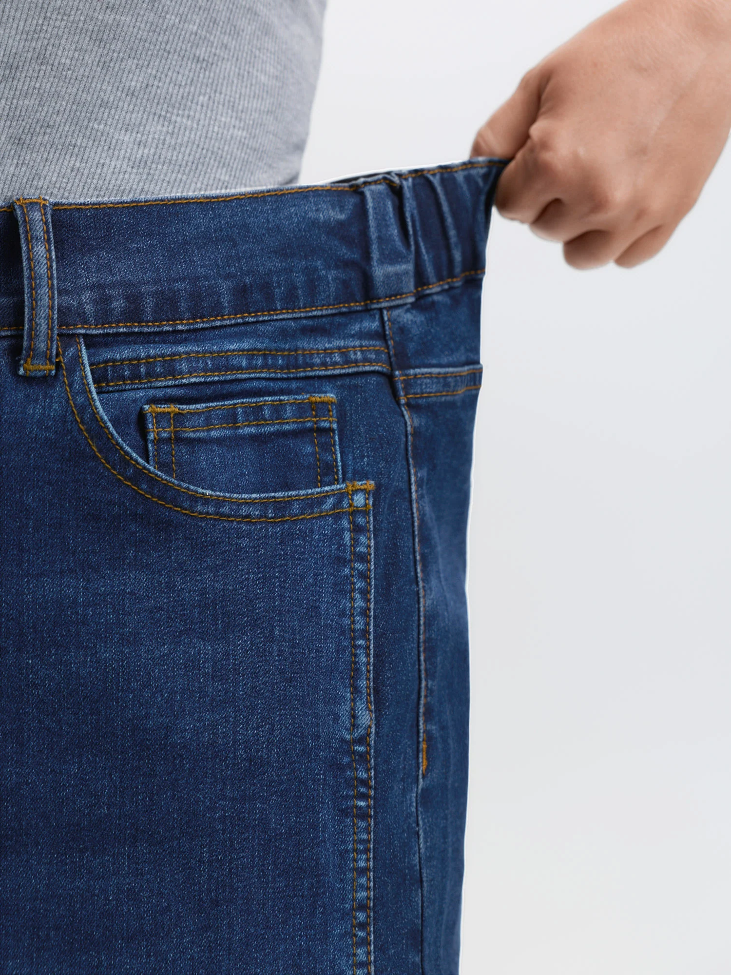 Relaxed-Fit Back Elastic Waist Wide-Leg Jeans - Image 4