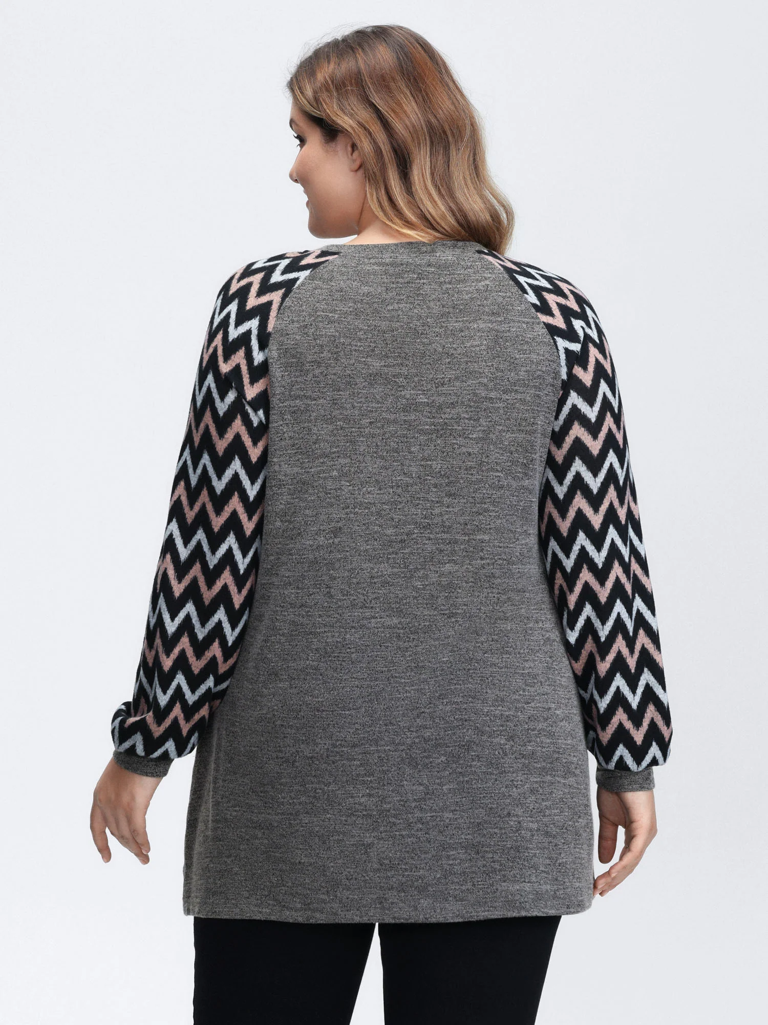 Stretchy Wavy Pattern Contrast T-Shirt - Image 4