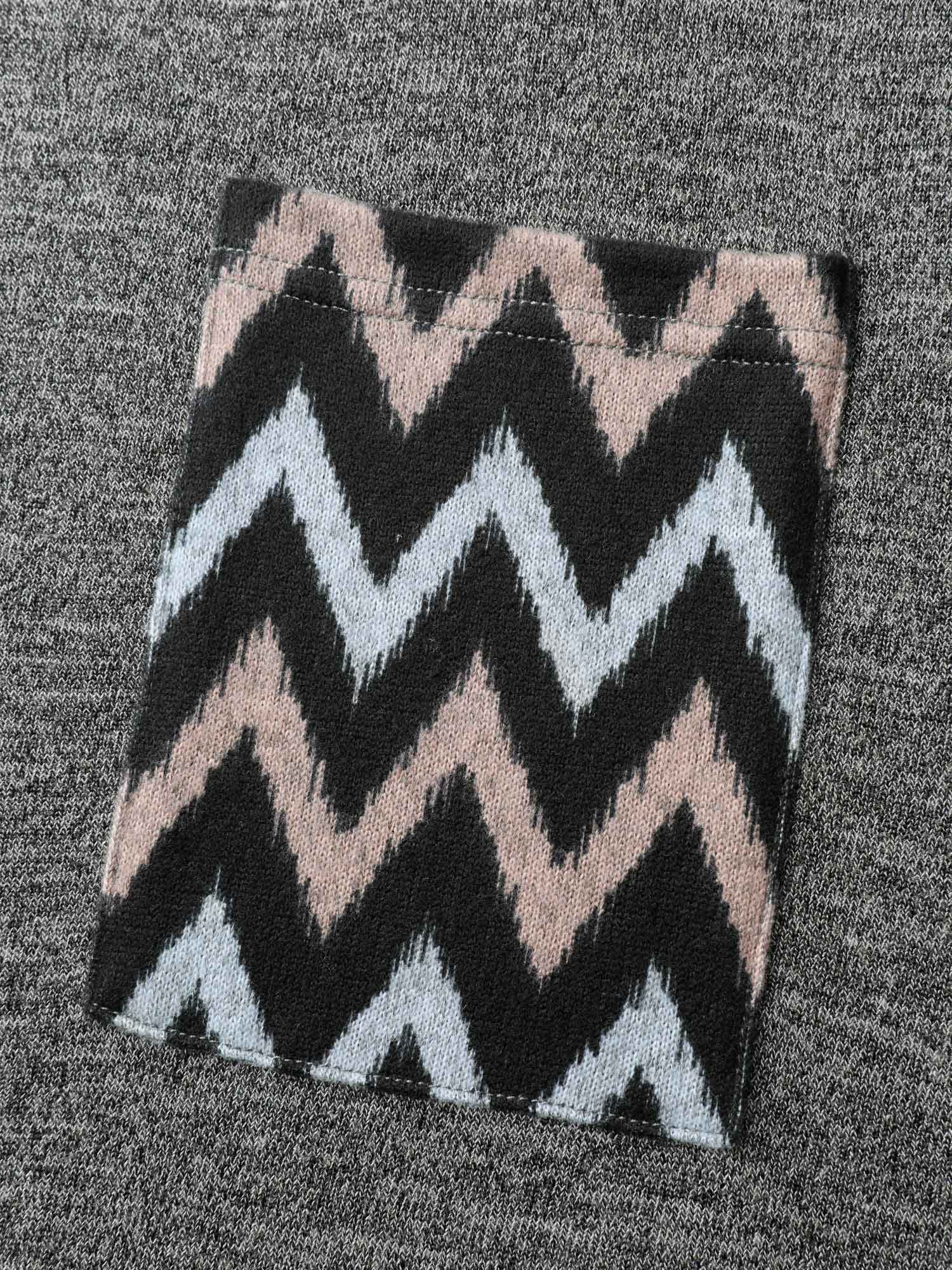 Stretchy Wavy Pattern Contrast T-Shirt - Image 6