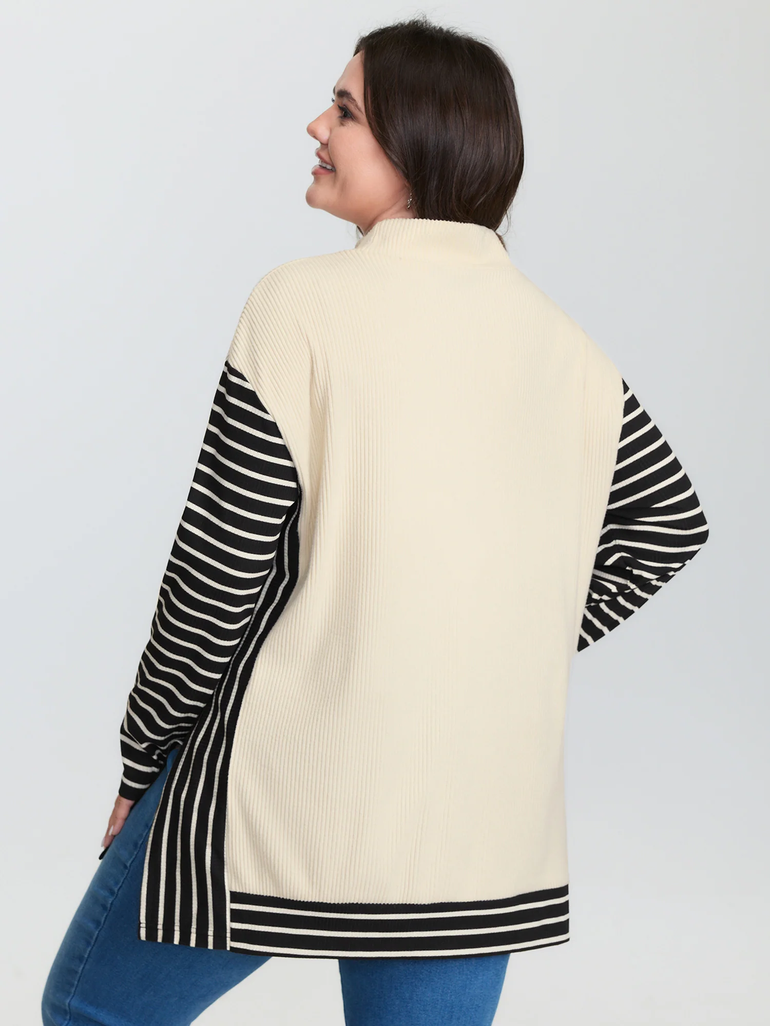 Striped Color Contrast Mockneck T-Shirt - Image 5
