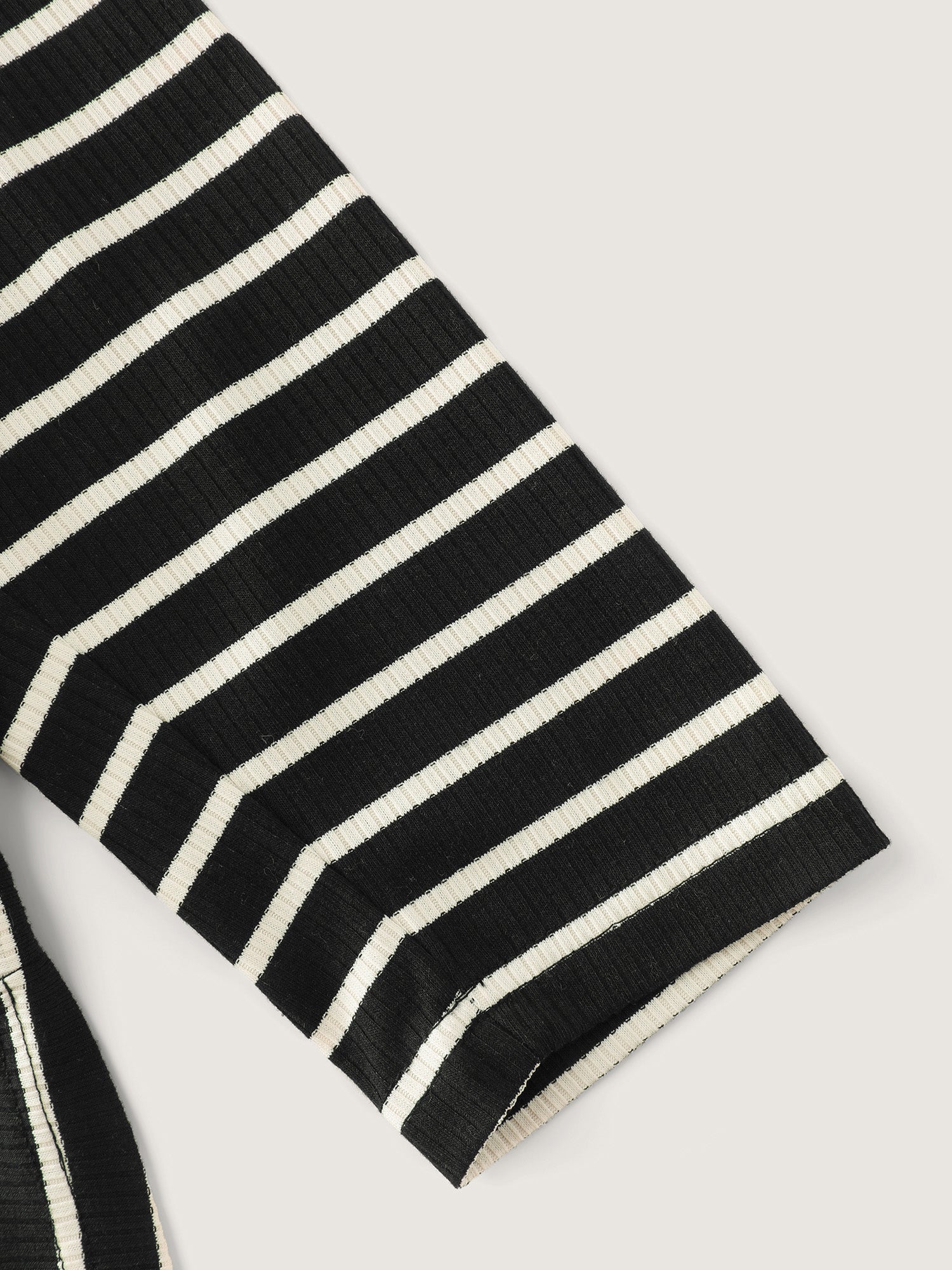 Striped Color Contrast Mockneck T-Shirt - Image 6