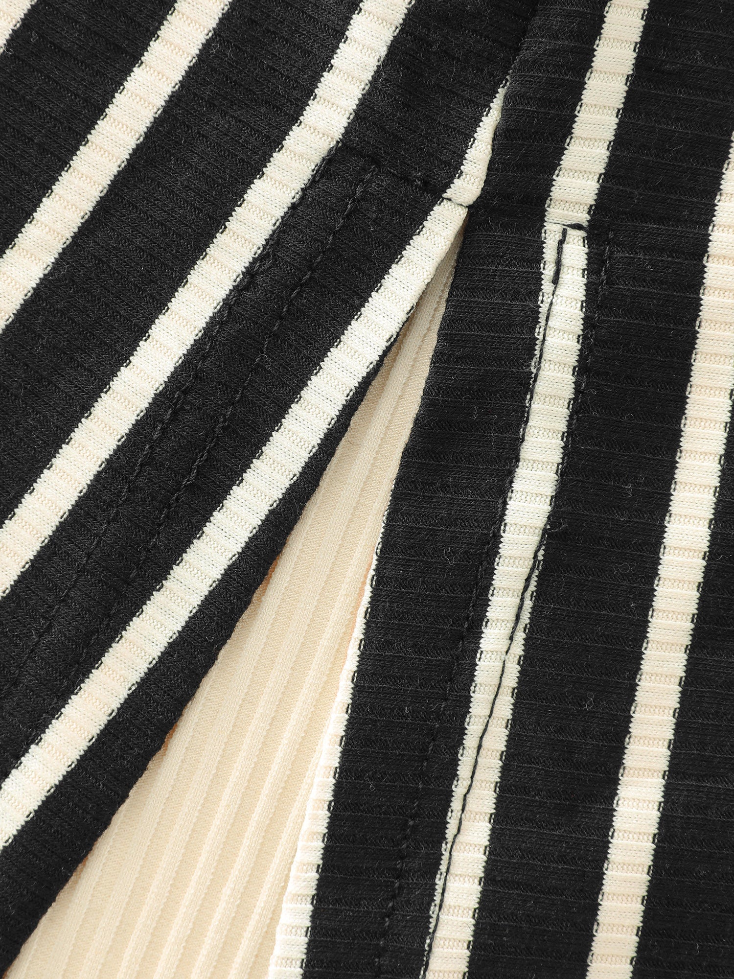 Striped Color Contrast Mockneck T-Shirt - Image 7
