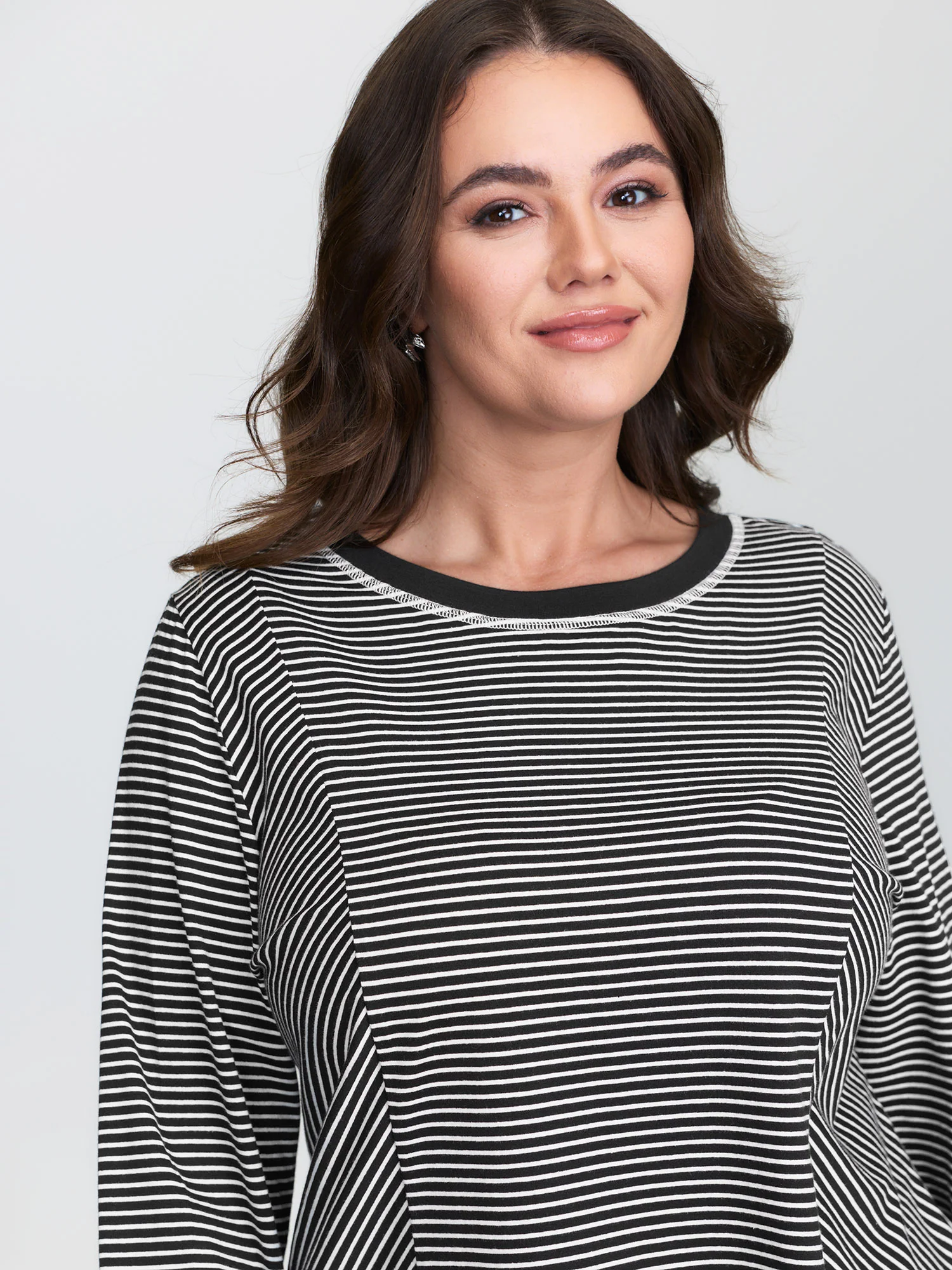 Striped Color Contrast Round Neck T-Shirt - Image 2