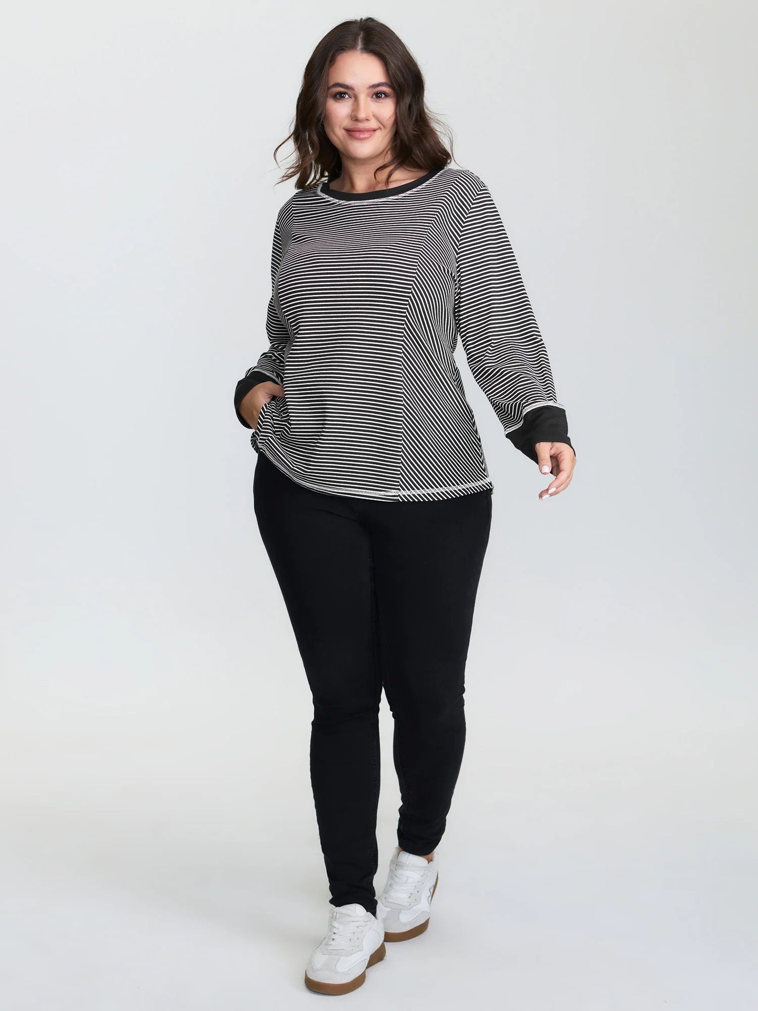 Striped Color Contrast Round Neck T-Shirt - Image 3
