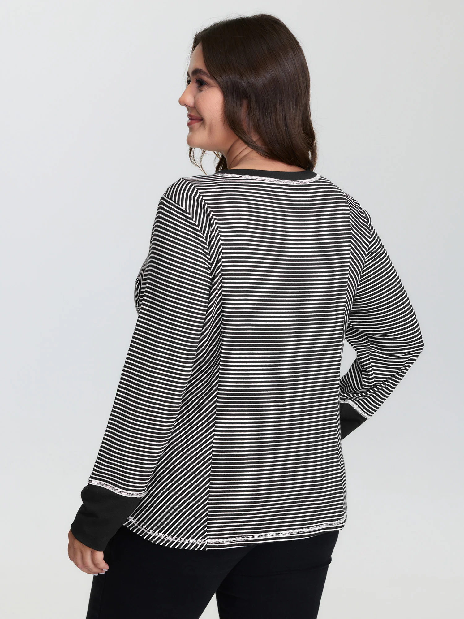 Striped Color Contrast Round Neck T-Shirt - Image 4