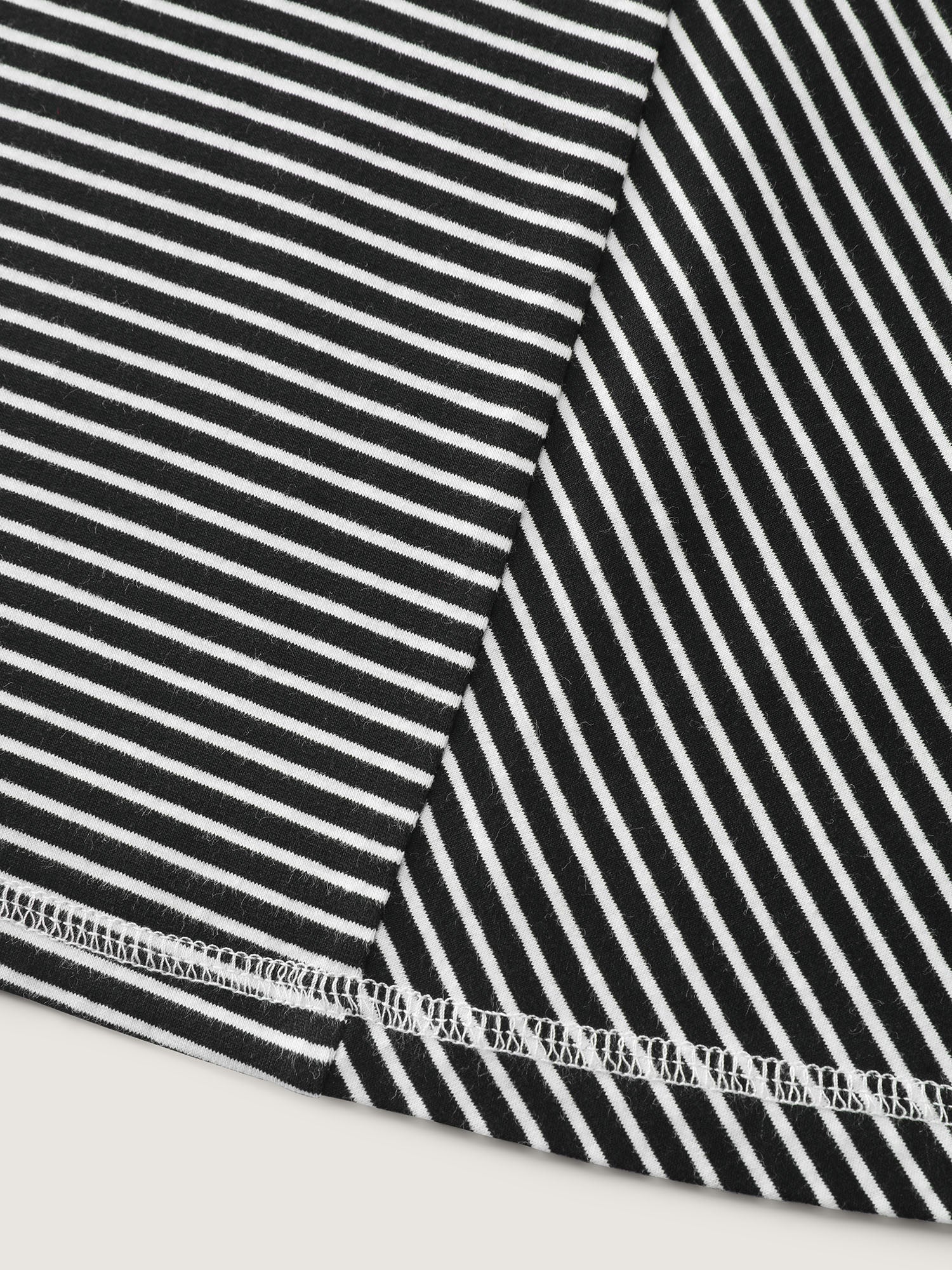 Striped Color Contrast Round Neck T-Shirt - Image 6