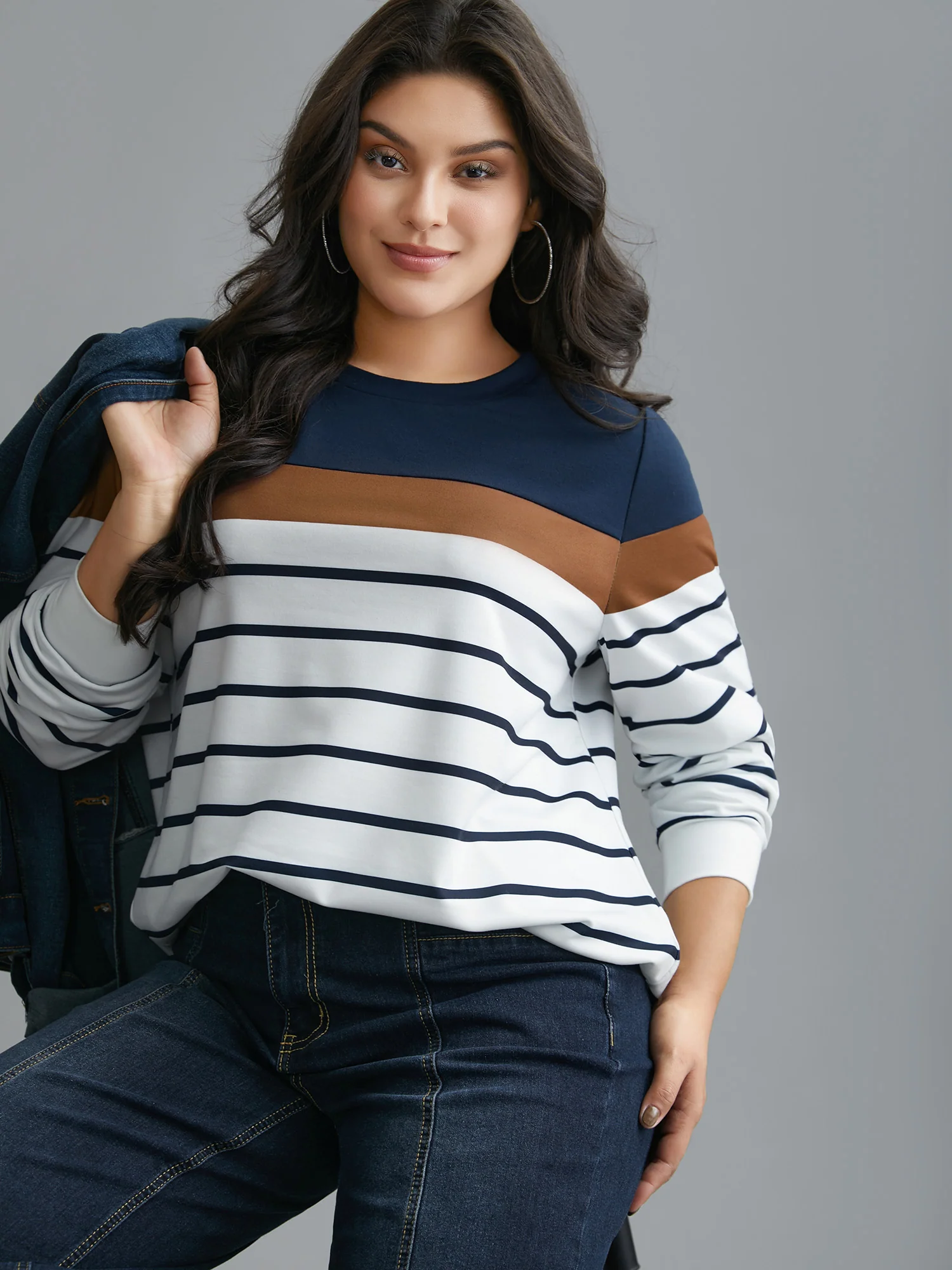 Striped Contrast Round Neck Sweatshirt - Image 2