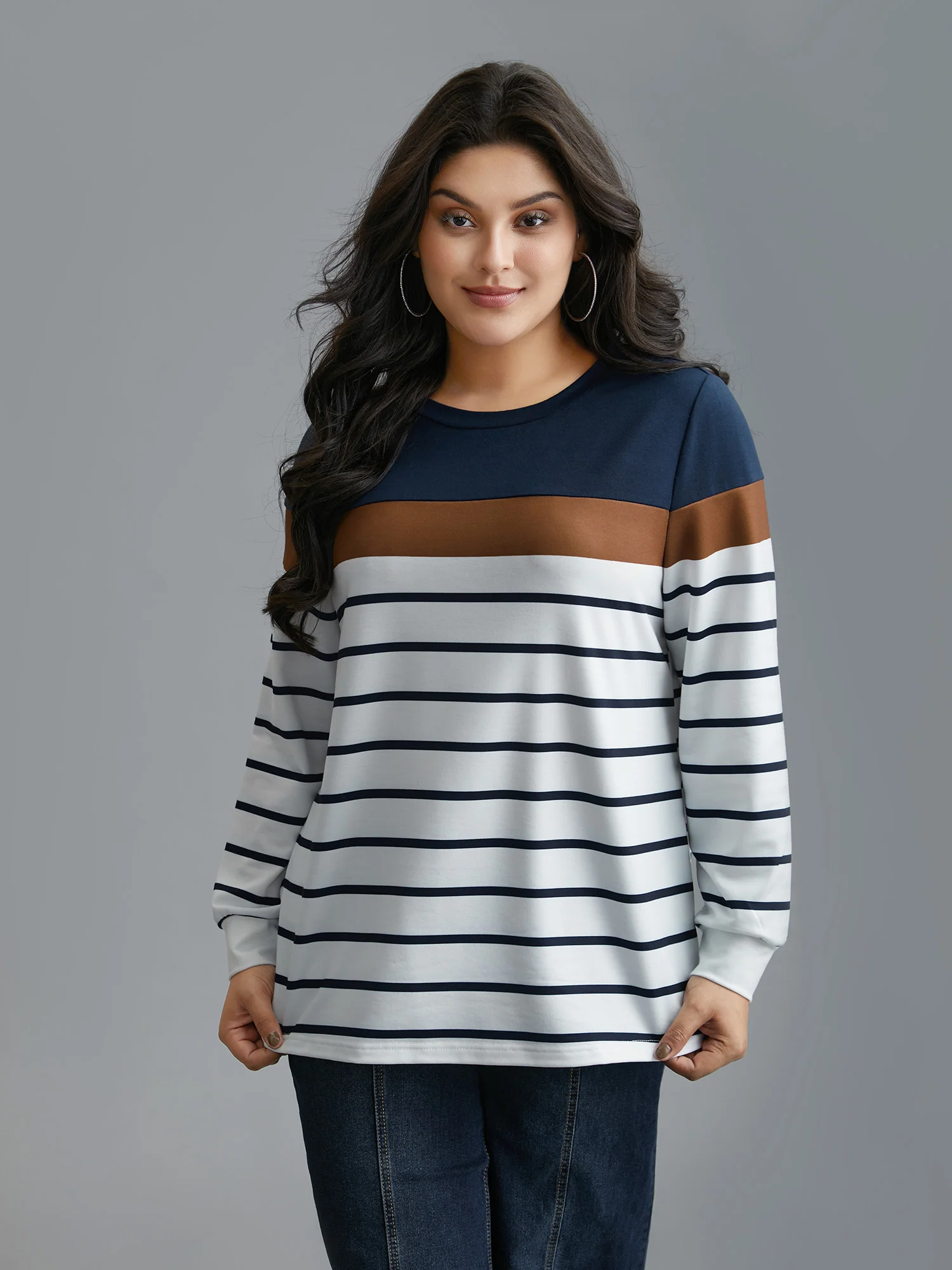 Striped Contrast Round Neck Sweatshirt - Image 4