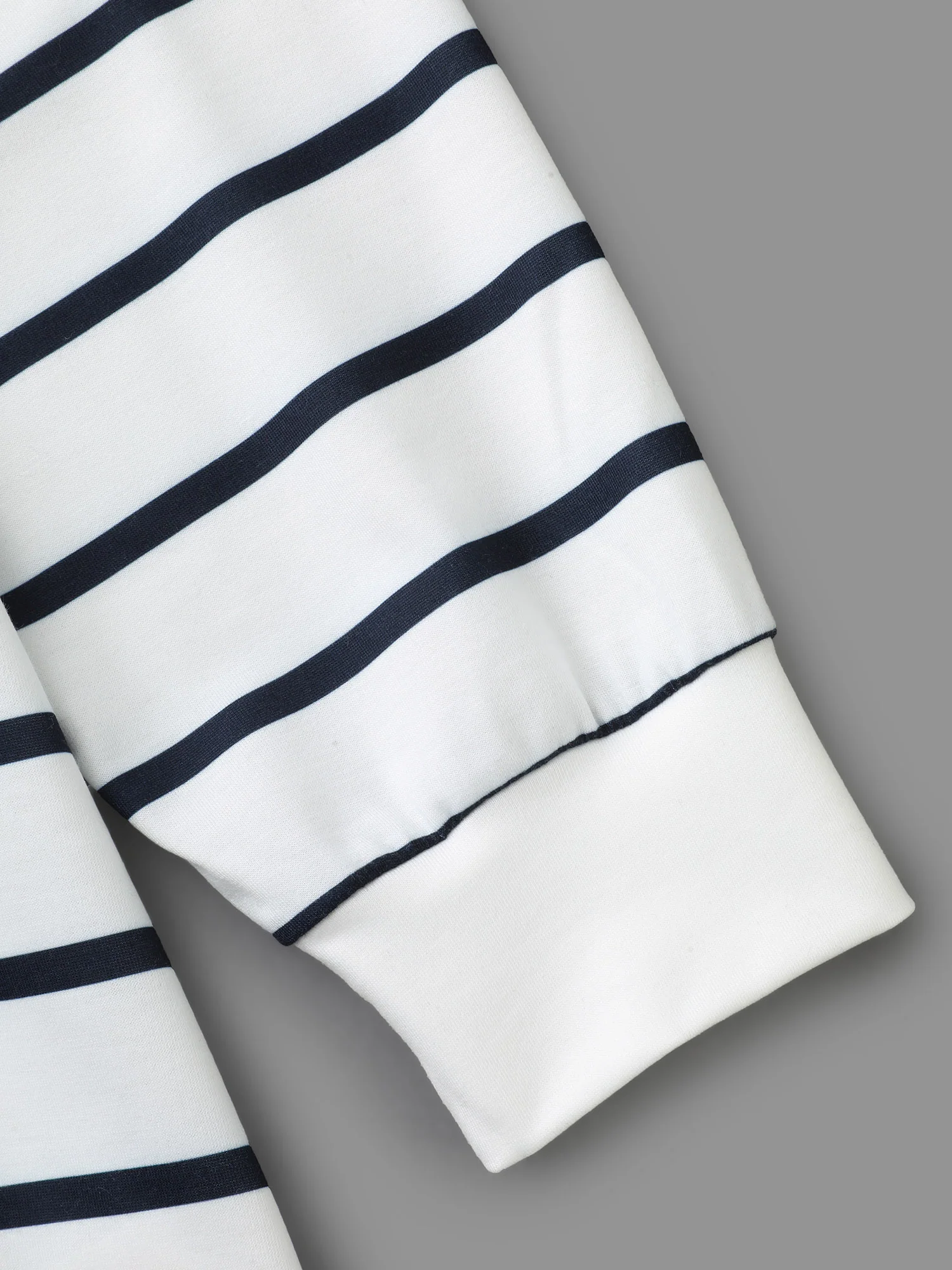 Striped Contrast Round Neck Sweatshirt - Image 7