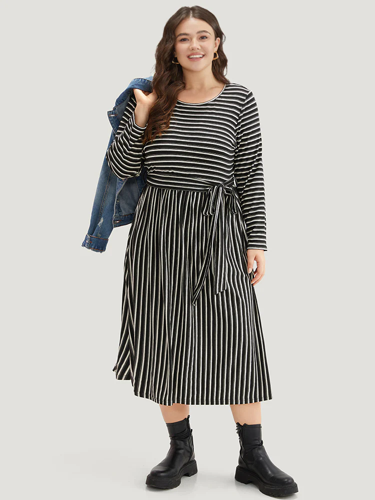 Striped Round Neck Belted Dress - Image 4