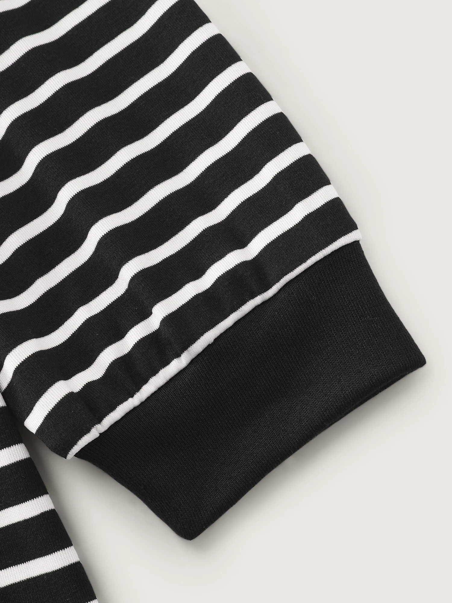 Striped Stretchy V-Neck Sweatshirt - Image 7