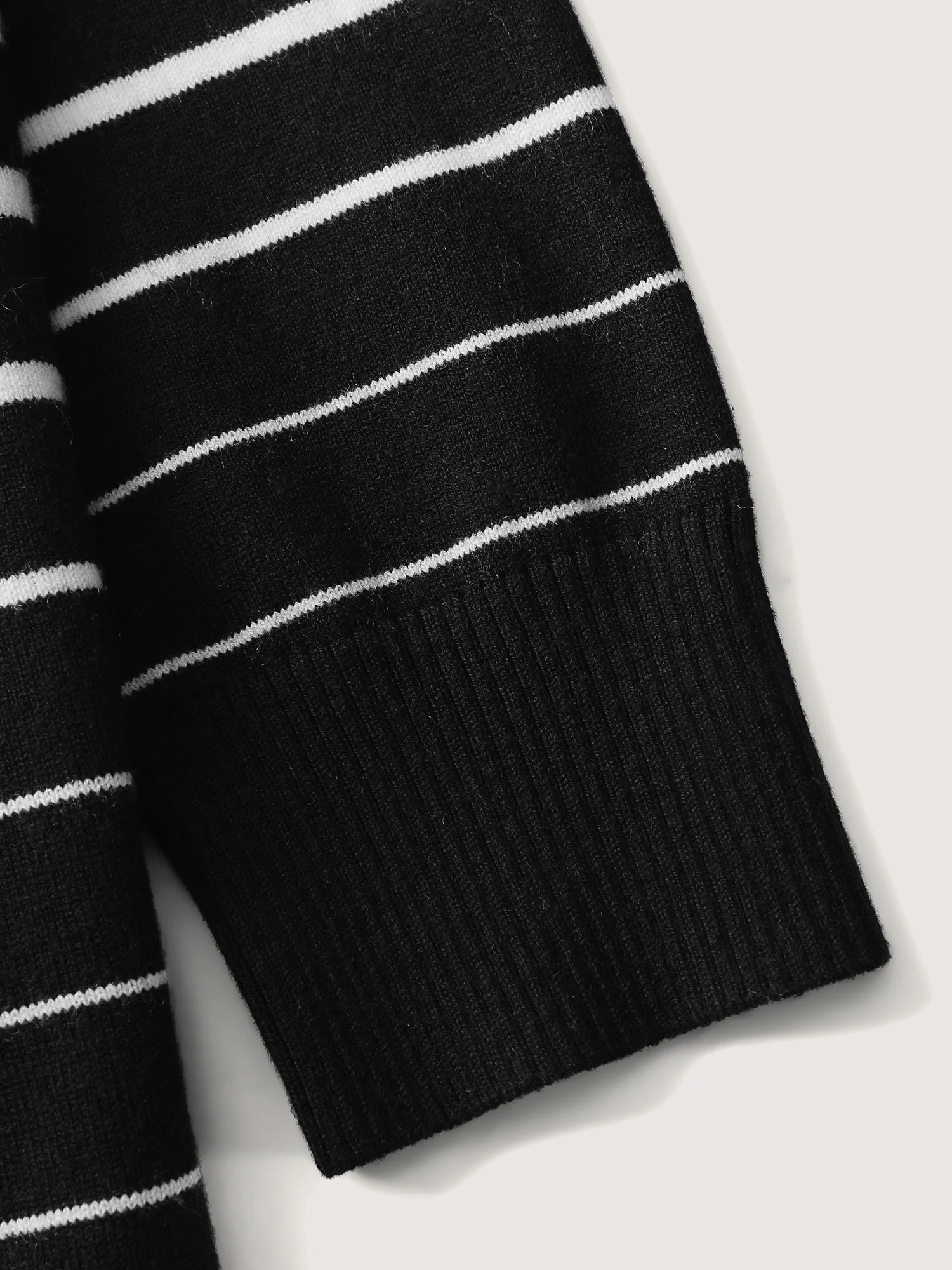 Stripes Color Contrast Round Neck Pullover - Image 6