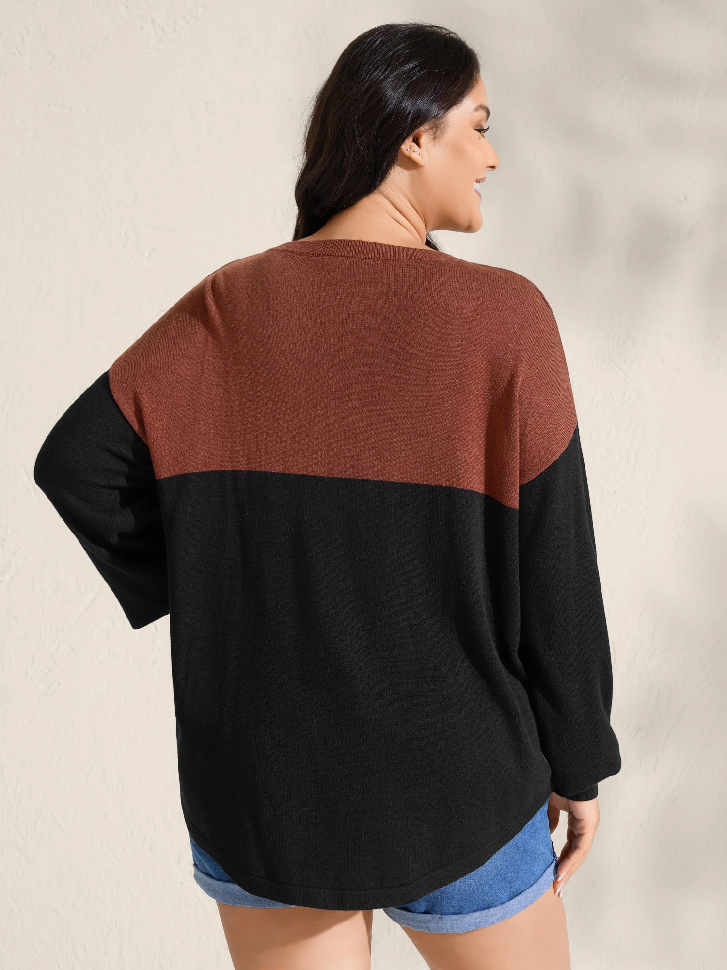 Supersoft Color Block Drop Shoulders Curvy Hem Pullover - Image 4