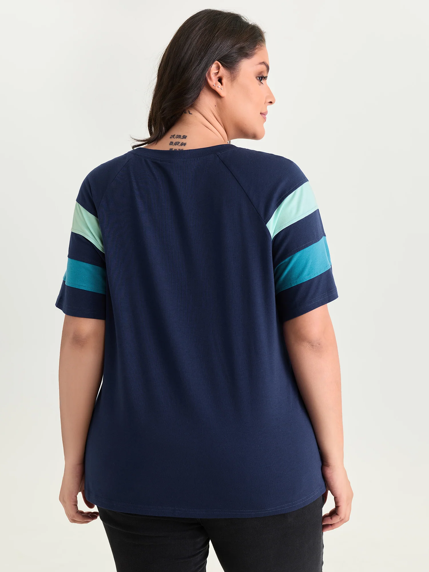 Supersoft Colorblock Sleeve Round Neck T-Shirt - Image 4