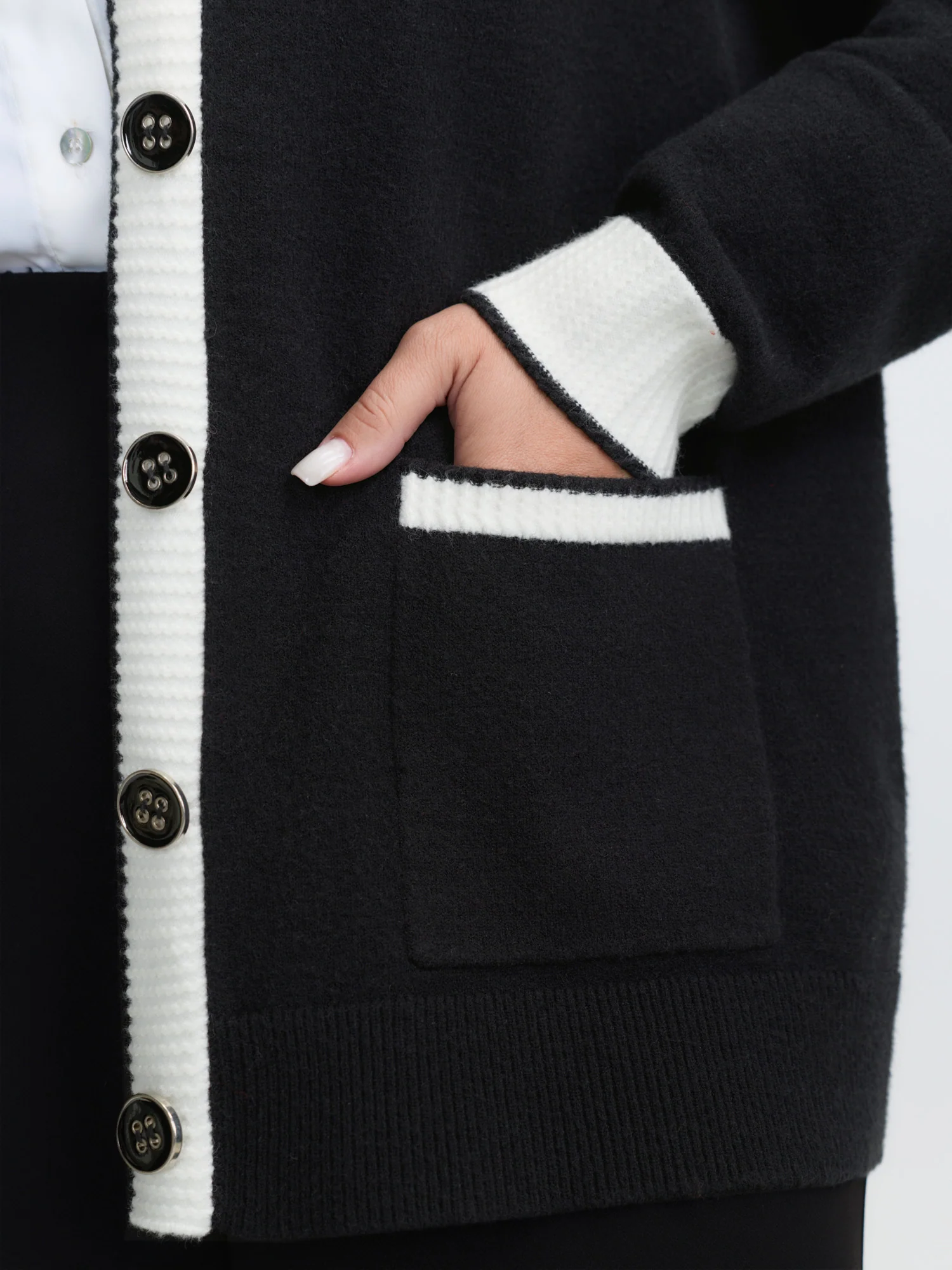 Supersoft Contrast Trim Pocketed Cardigan - Image 4