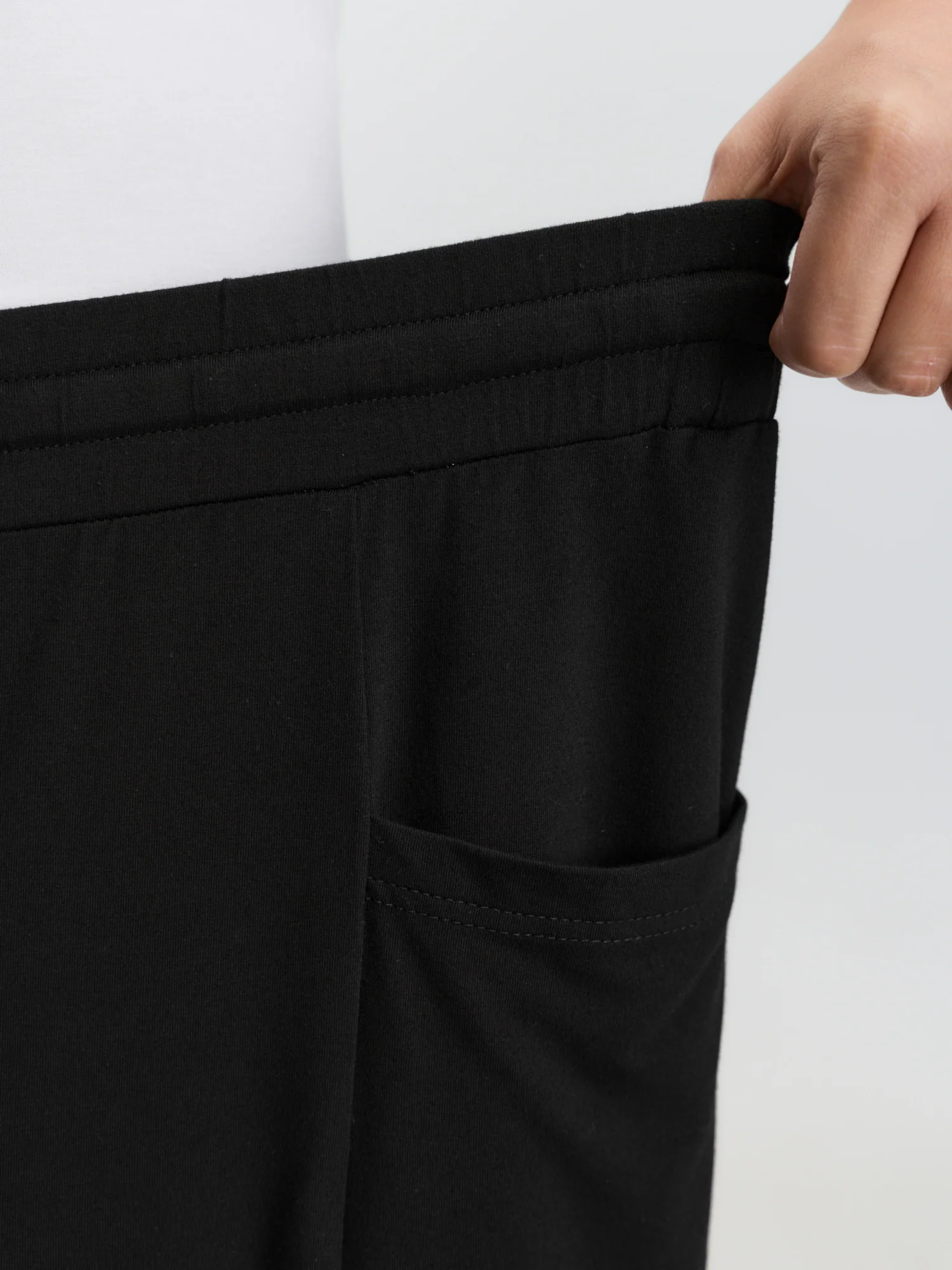 Supersoft Drawstring Cropped Jogger Pants - Image 4