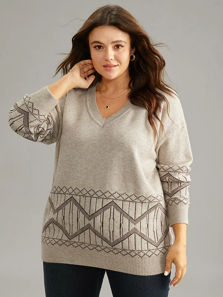 Supersoft Essentials Geometric Graphic V Neck Pullover