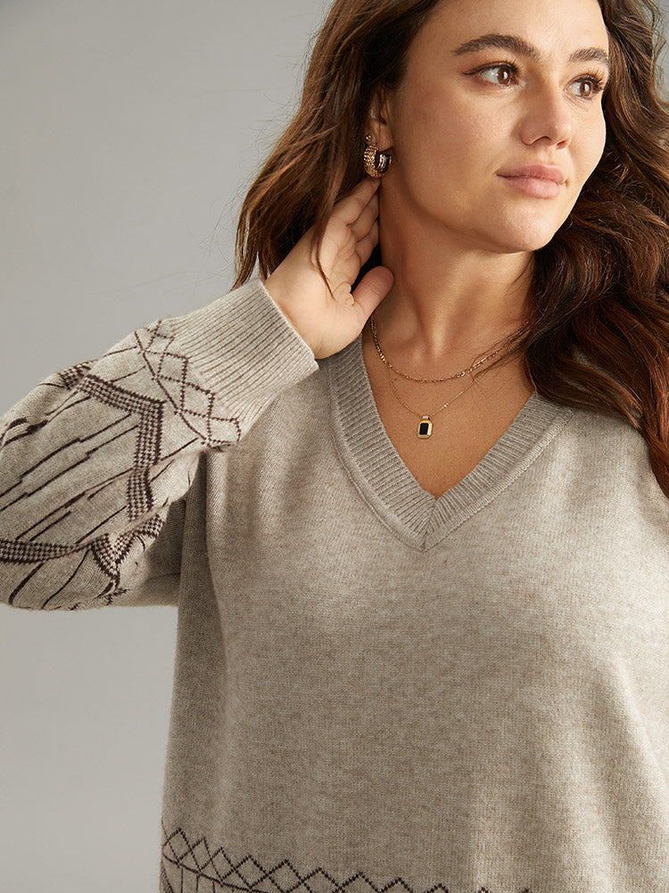 Supersoft Essentials Geometric Graphic V Neck Pullover - Image 6