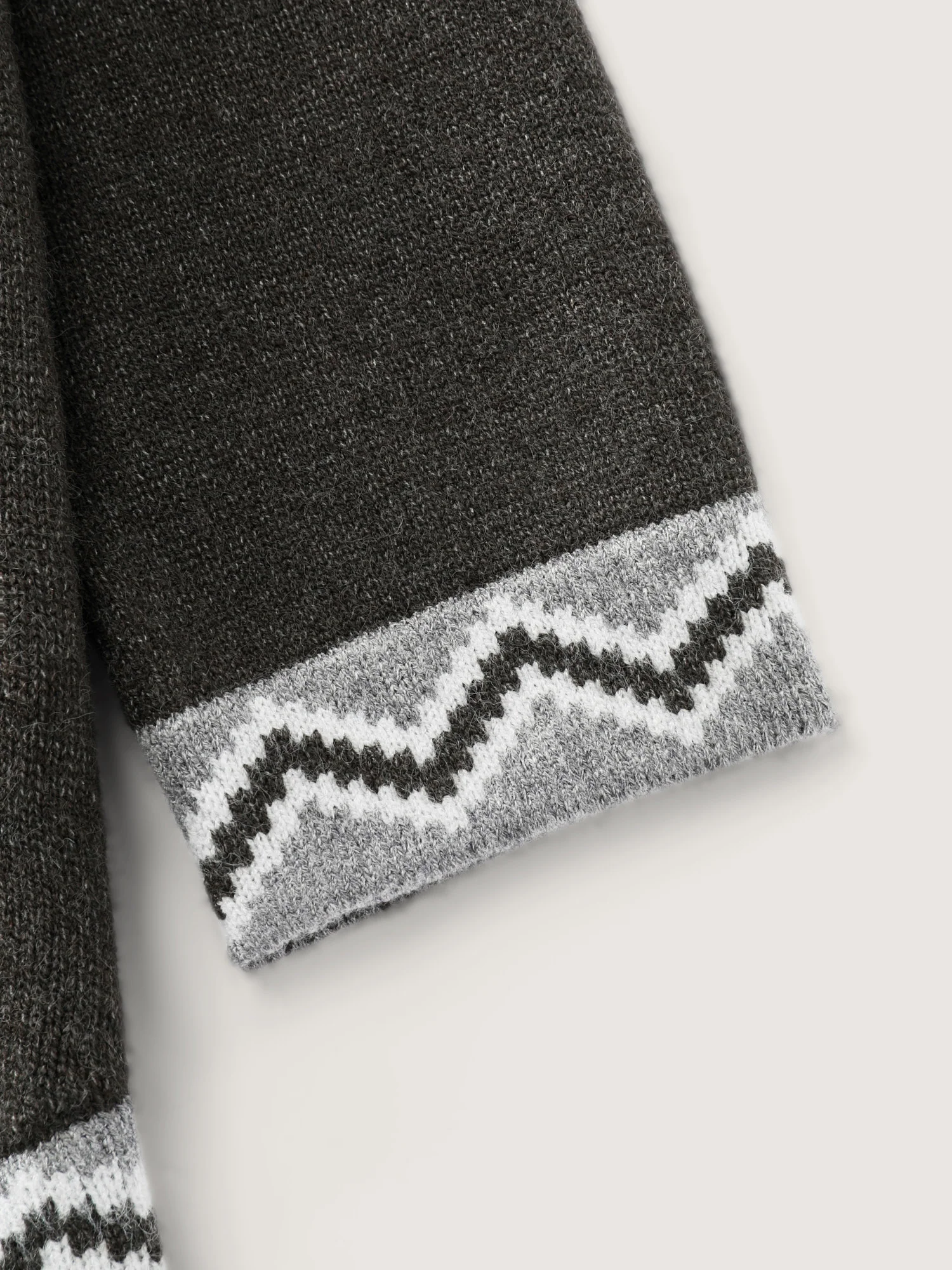 Supersoft Fair-Isle Super Stretchy Curvy Pullover - Image 6