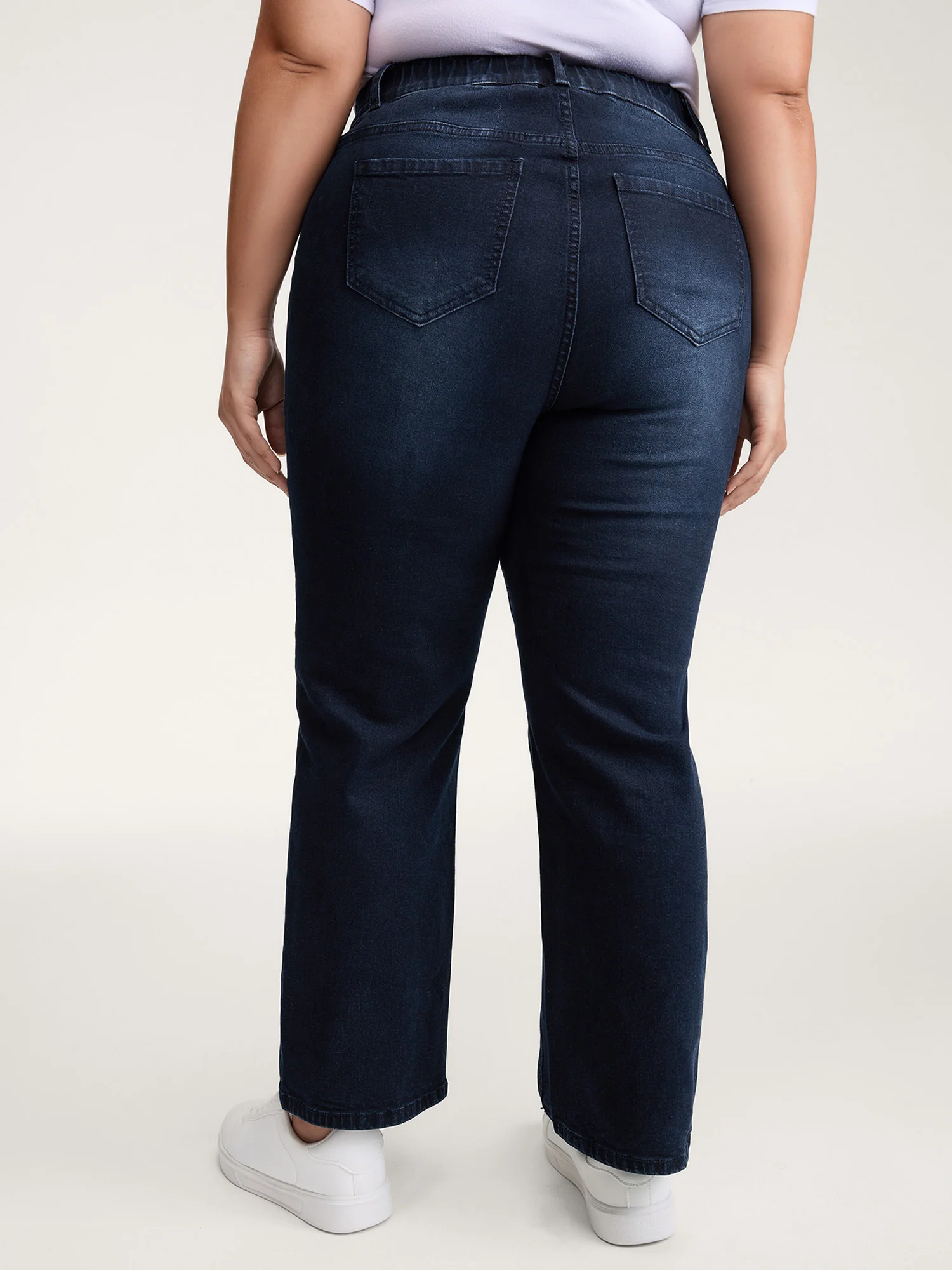 Supersoft Front Pockets Straight-Leg Mid-Rise Jeans - Image 5