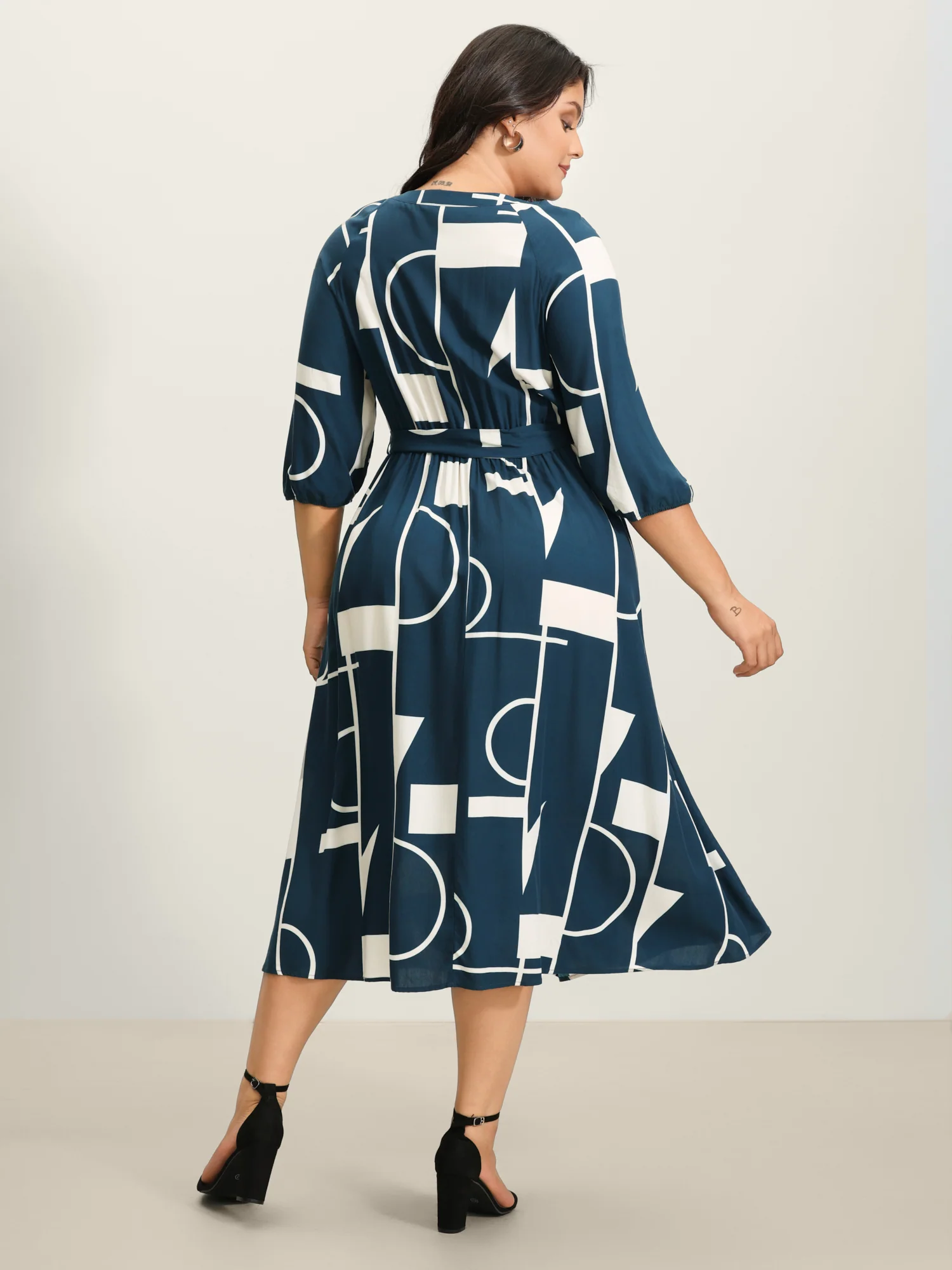 Supersoft Geometrical Print Shirred Bodice Tie Maxi Dress - Image 4